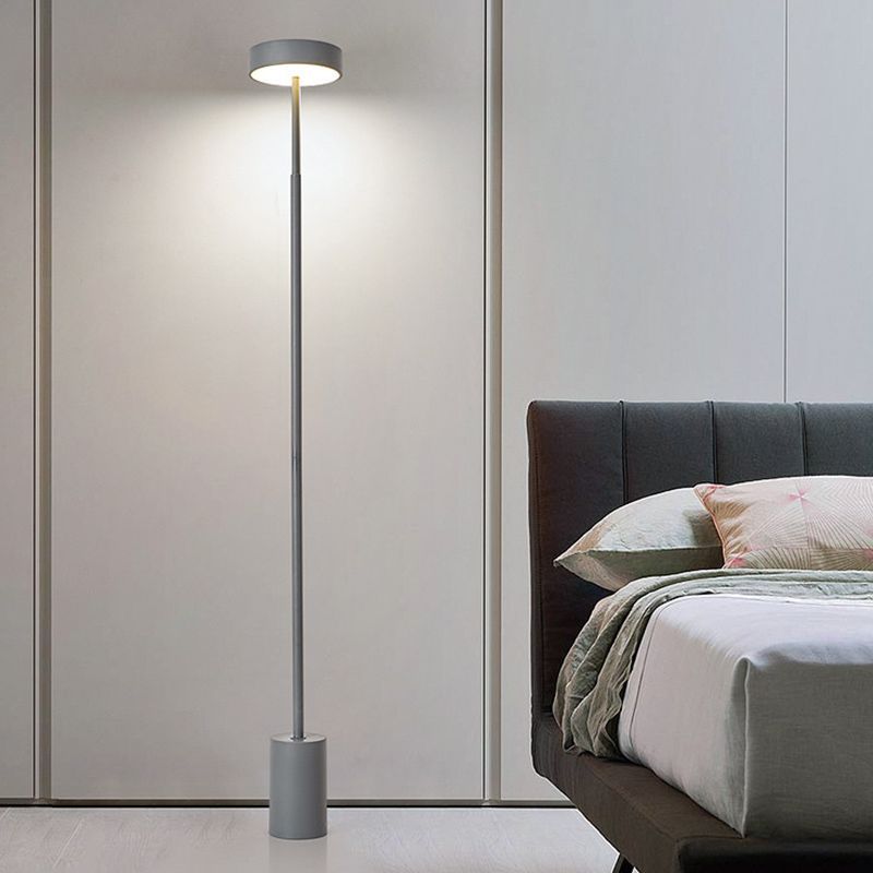 Edge Floor Lamp: Modern Bedroom Lighting by Las Sola