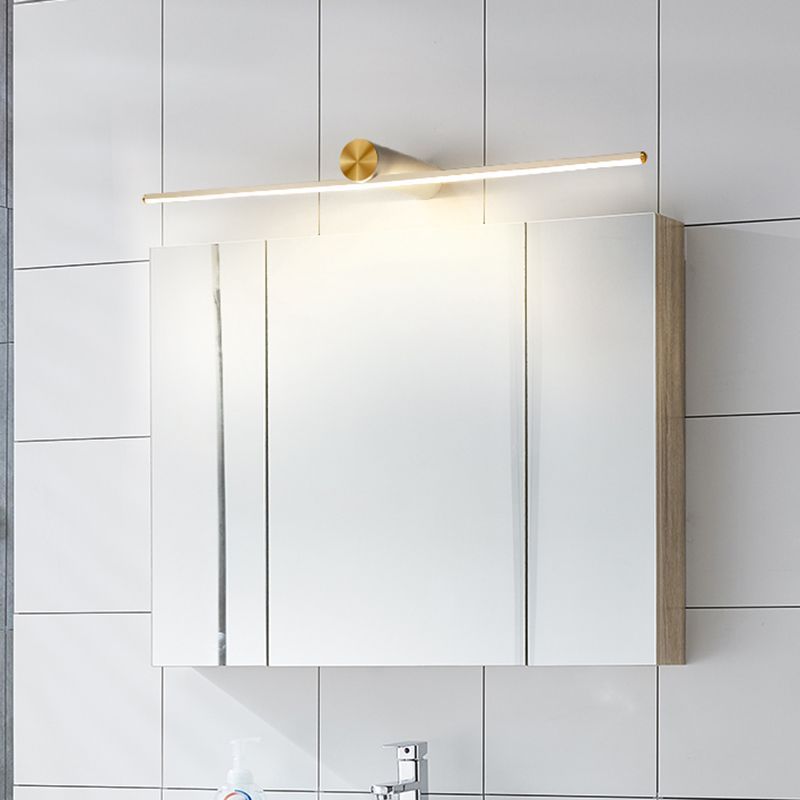 Modern bathroom with Leigh vanity wall lamp