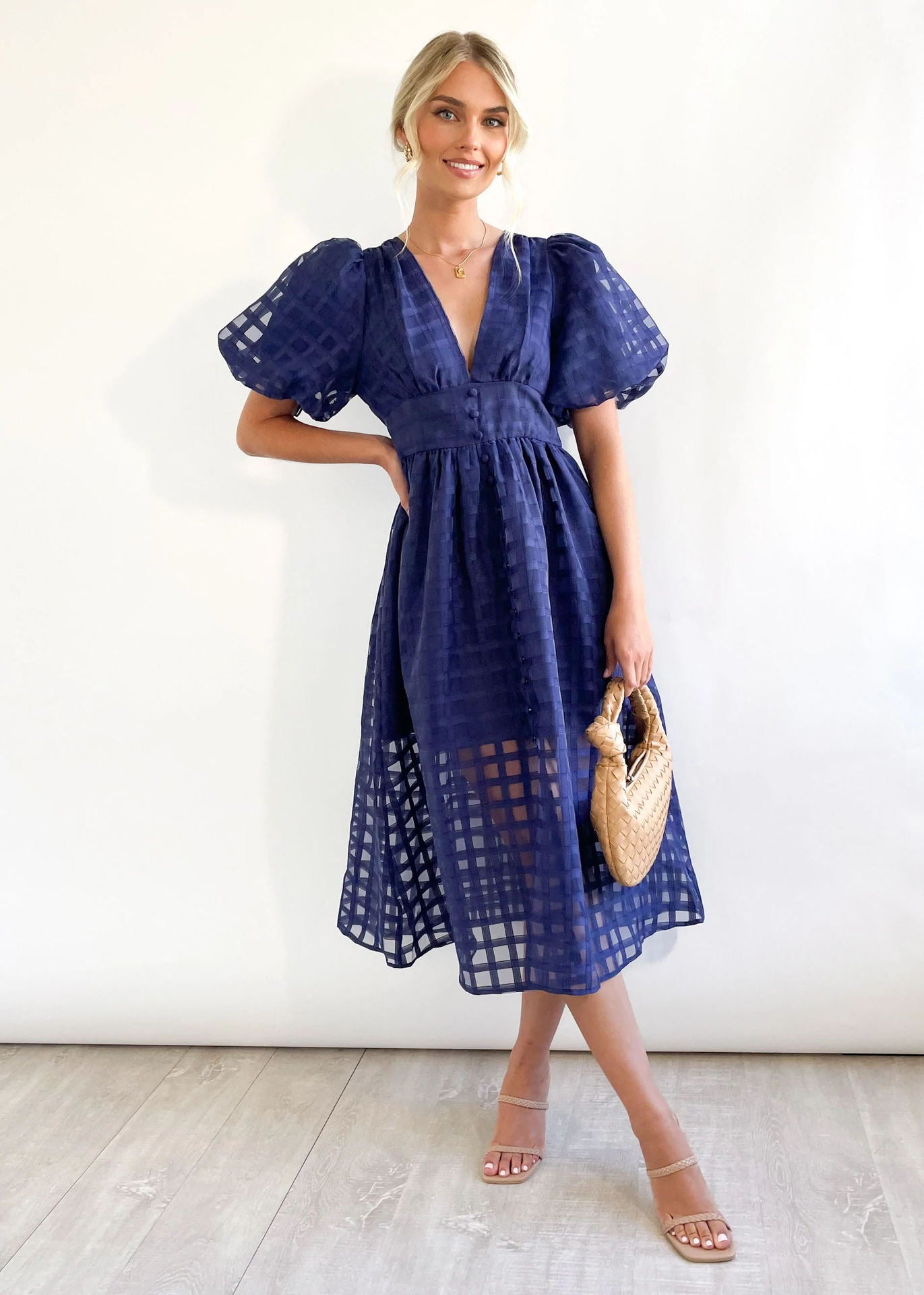 WOMEN'S SOLID SHORT LANTERN SLEEVE DRESS
