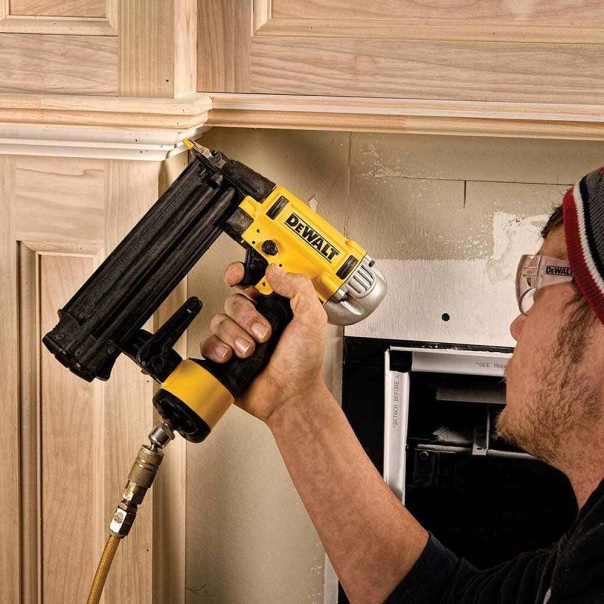 DEWALT 16-54mm Seria C1 18ga Precyzyjna gwoździarka pneumatyczna Bradder DPN1850PP-XJ