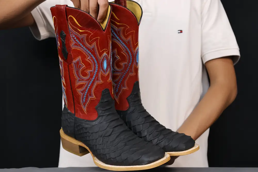 Pánské černé kožené boty Anaconda s červenou rukojetí