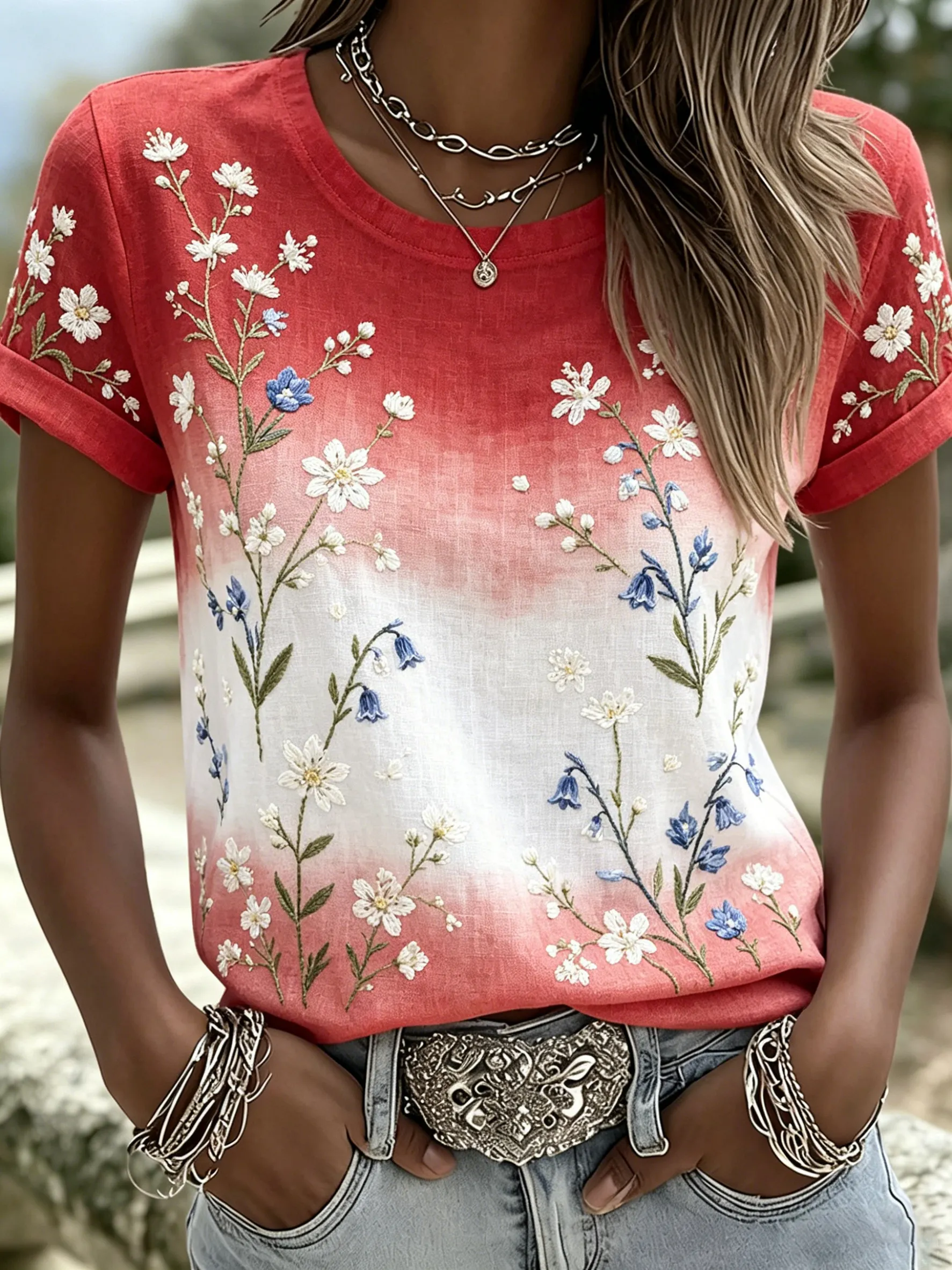 Damen-T-Shirt mit Edelweiß-Print und kurzen Ärmeln in Schweizer Optik-Mode & Komfort