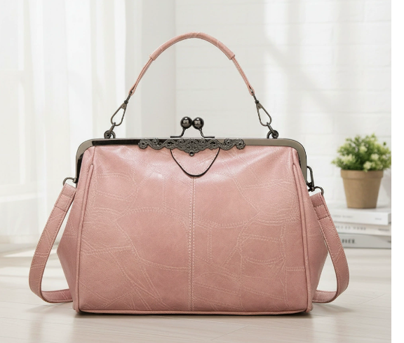 Johanna’s Classic Charm | Timeless Bag