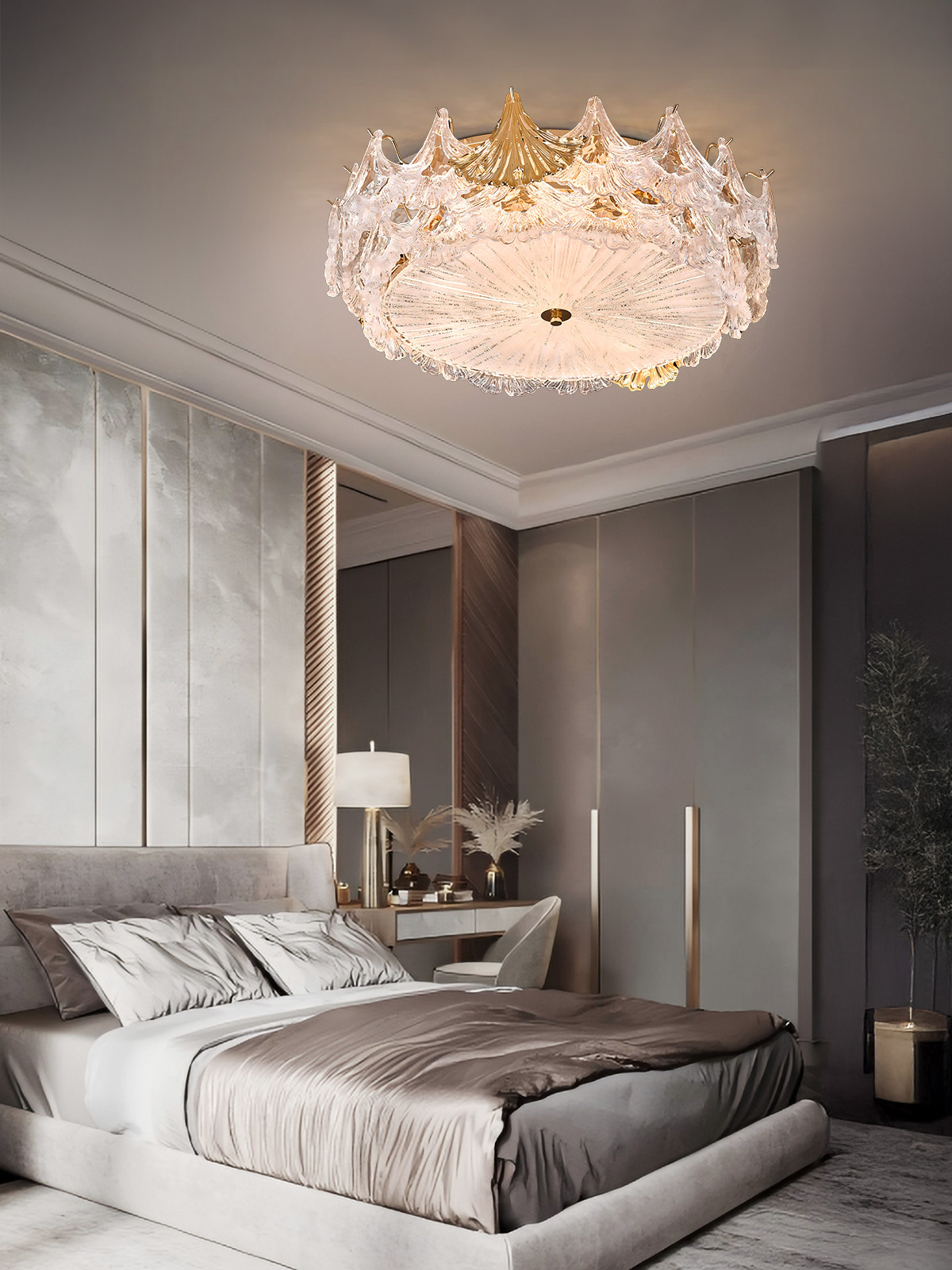 Golden Frosted Crystal Chandelier - A Statement of Luxury and Sophistication