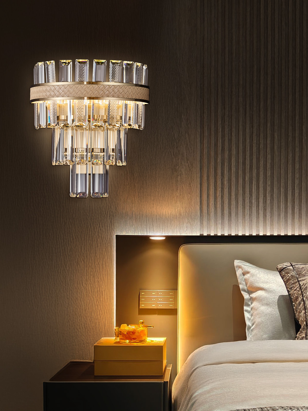 Modern Luxury Crystal Wall Sconce – Sleek Design with Cascading Elegance