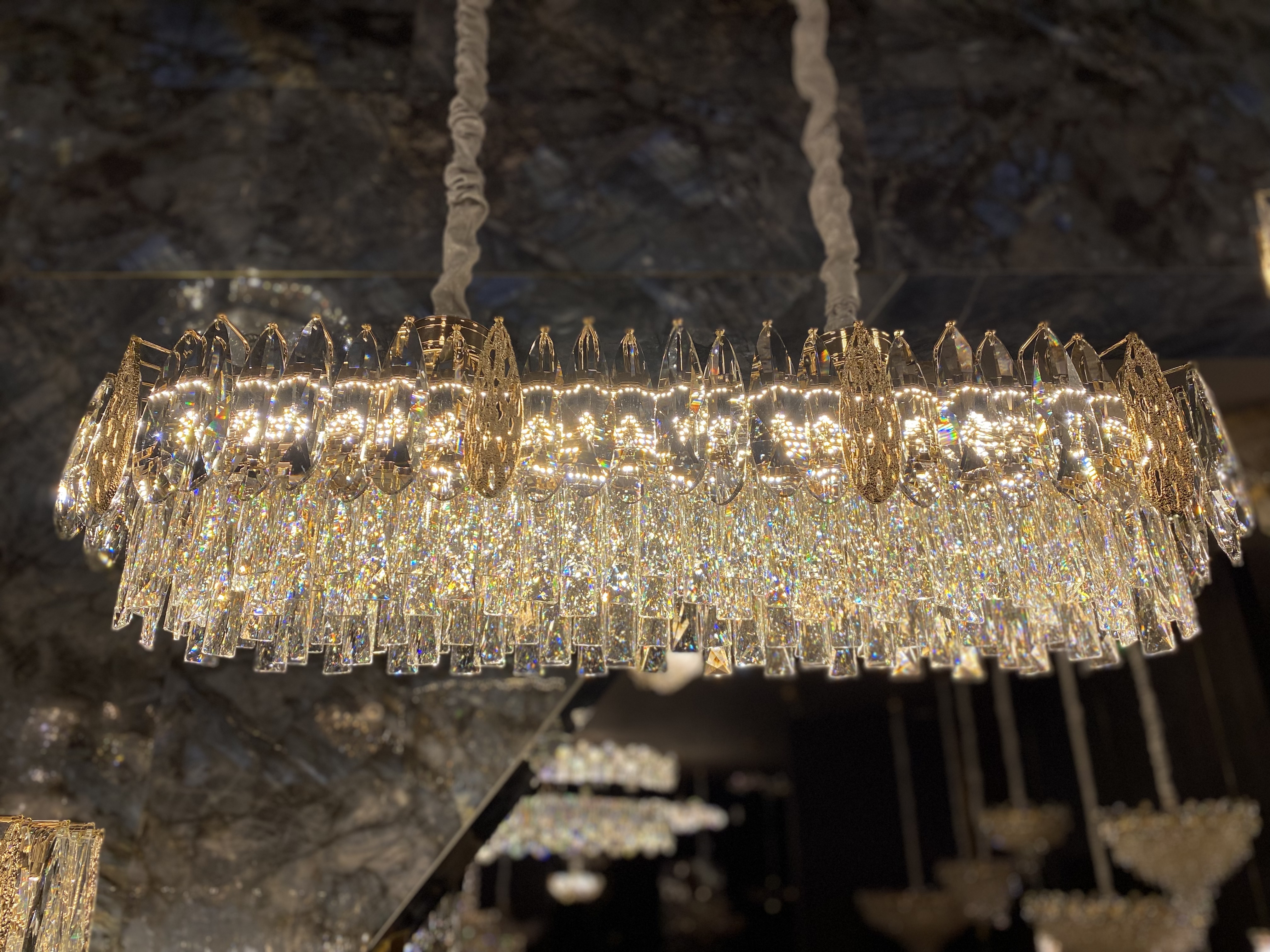 Light luxury crystal restaurant chandelier 2025 new high-end designer dining table dining room bar main lamp