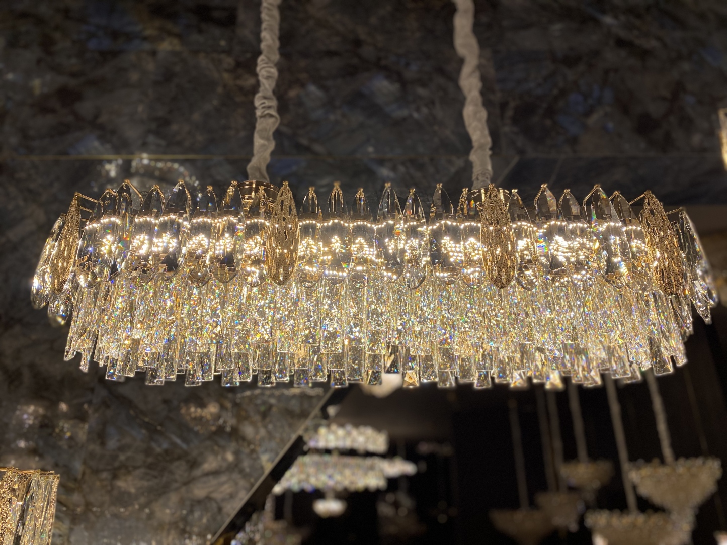 Light luxury crystal restaurant chandelier 2025 new high-end designer dining table dining room bar main lamp