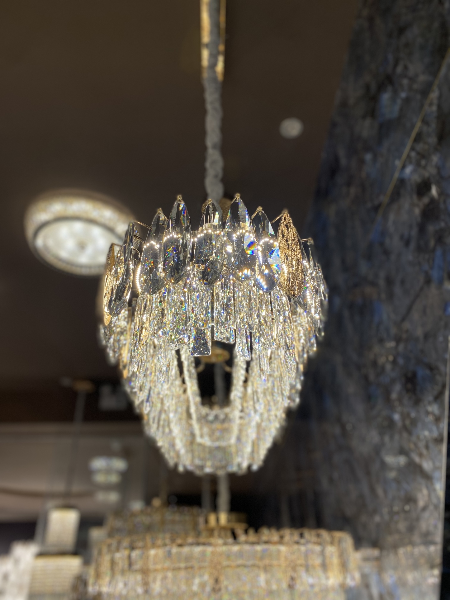 Light luxury crystal restaurant chandelier 2025 new high-end designer dining table dining room bar main lamp