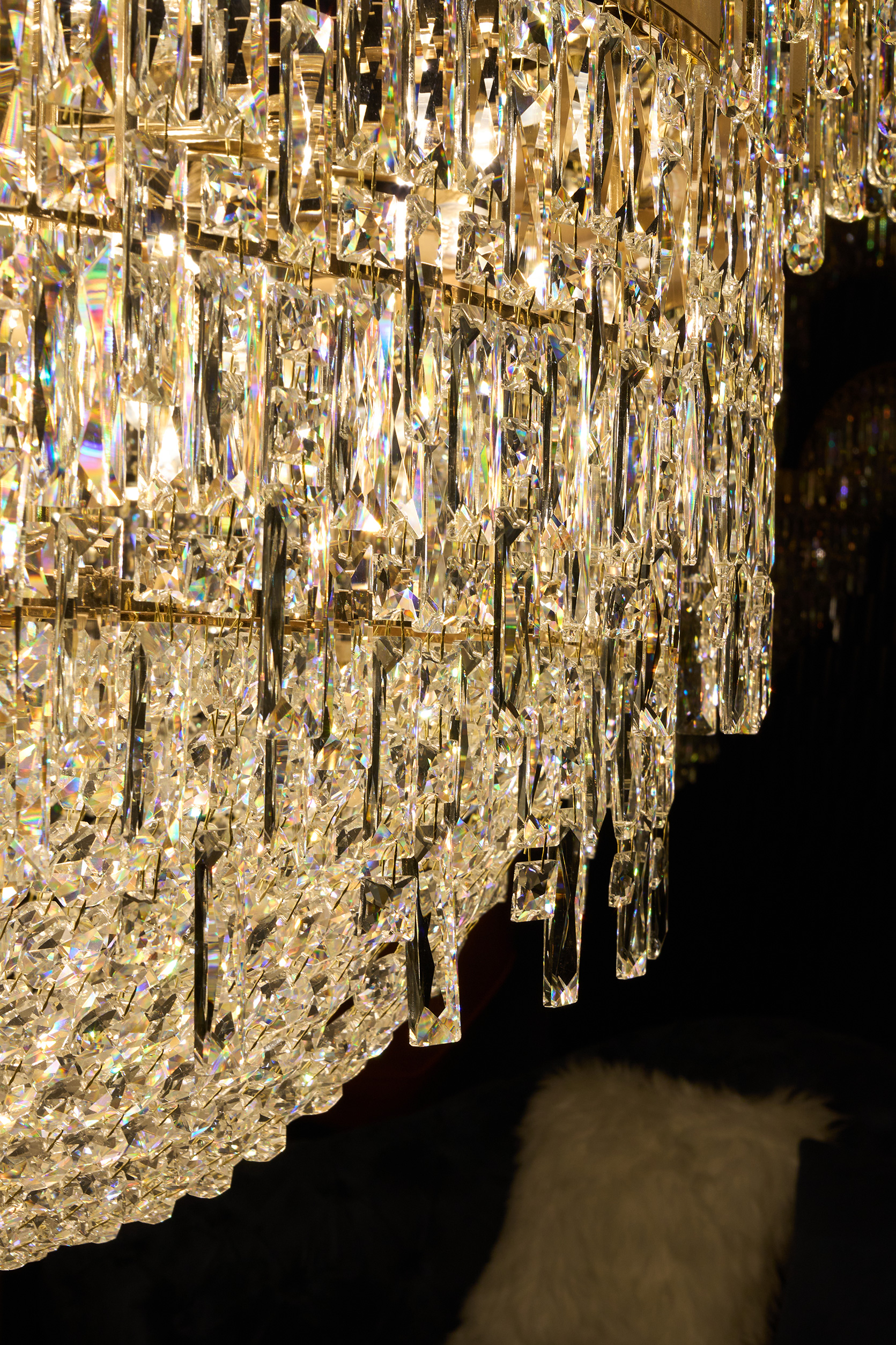 Luxurious Multi-Tier Crystal Chandelier – A Statement of Grandeur