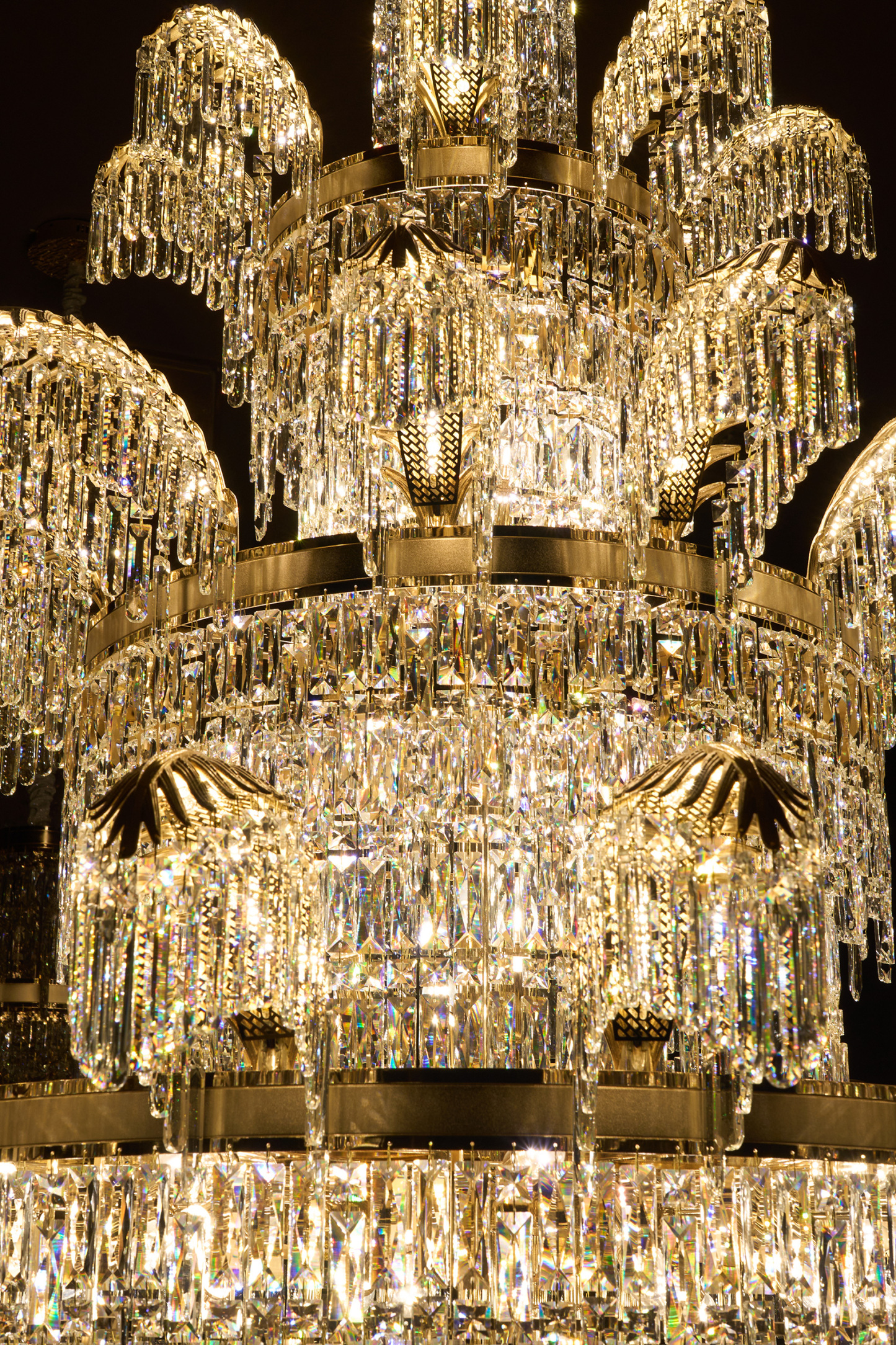 Luxurious Multi-Tier Crystal Chandelier – A Statement of Grandeur