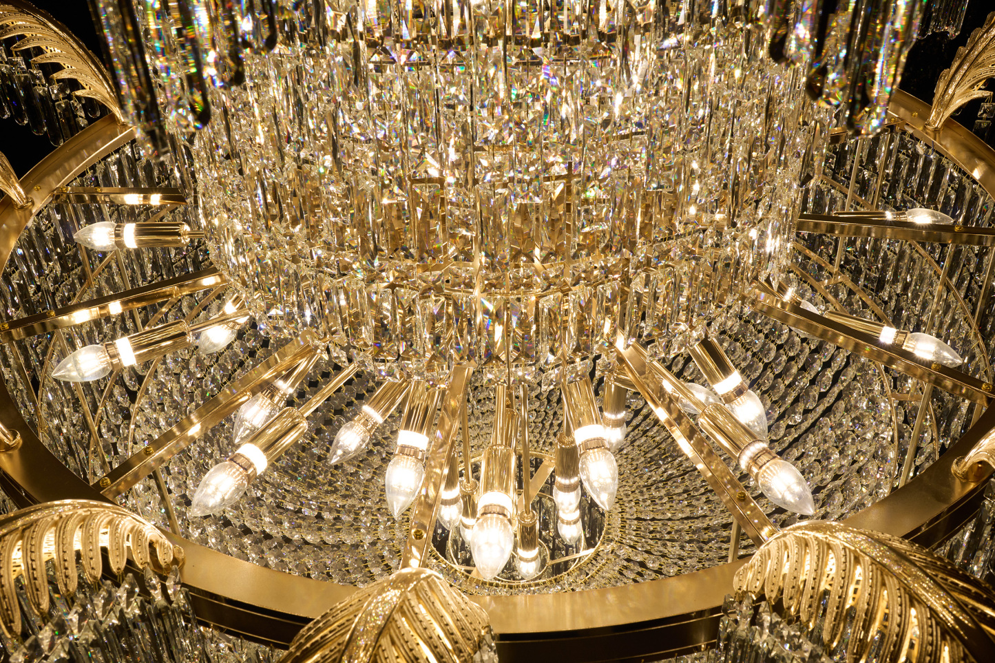 Luxurious Multi-Tier Crystal Chandelier – A Statement of Grandeur