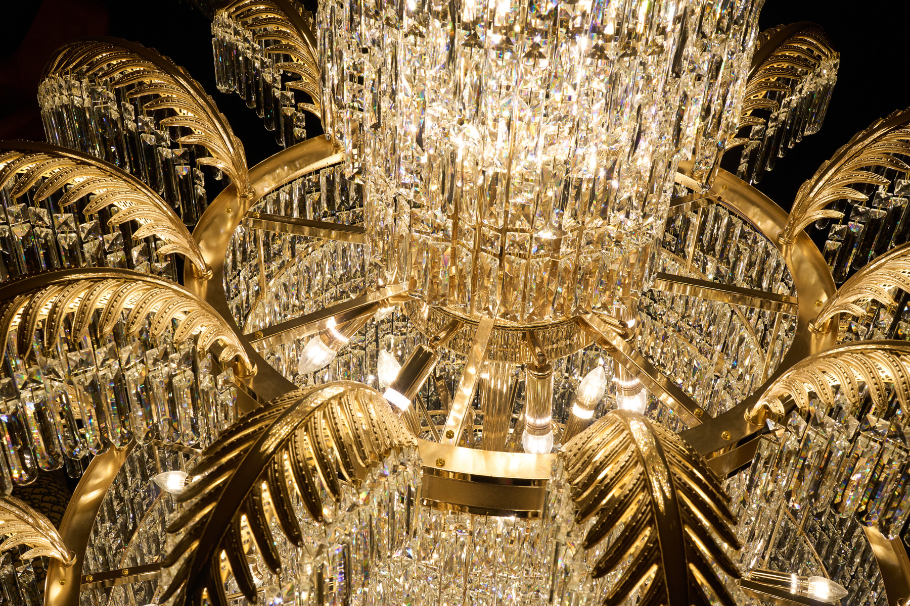 Luxurious Multi-Tier Crystal Chandelier – A Statement of Grandeur