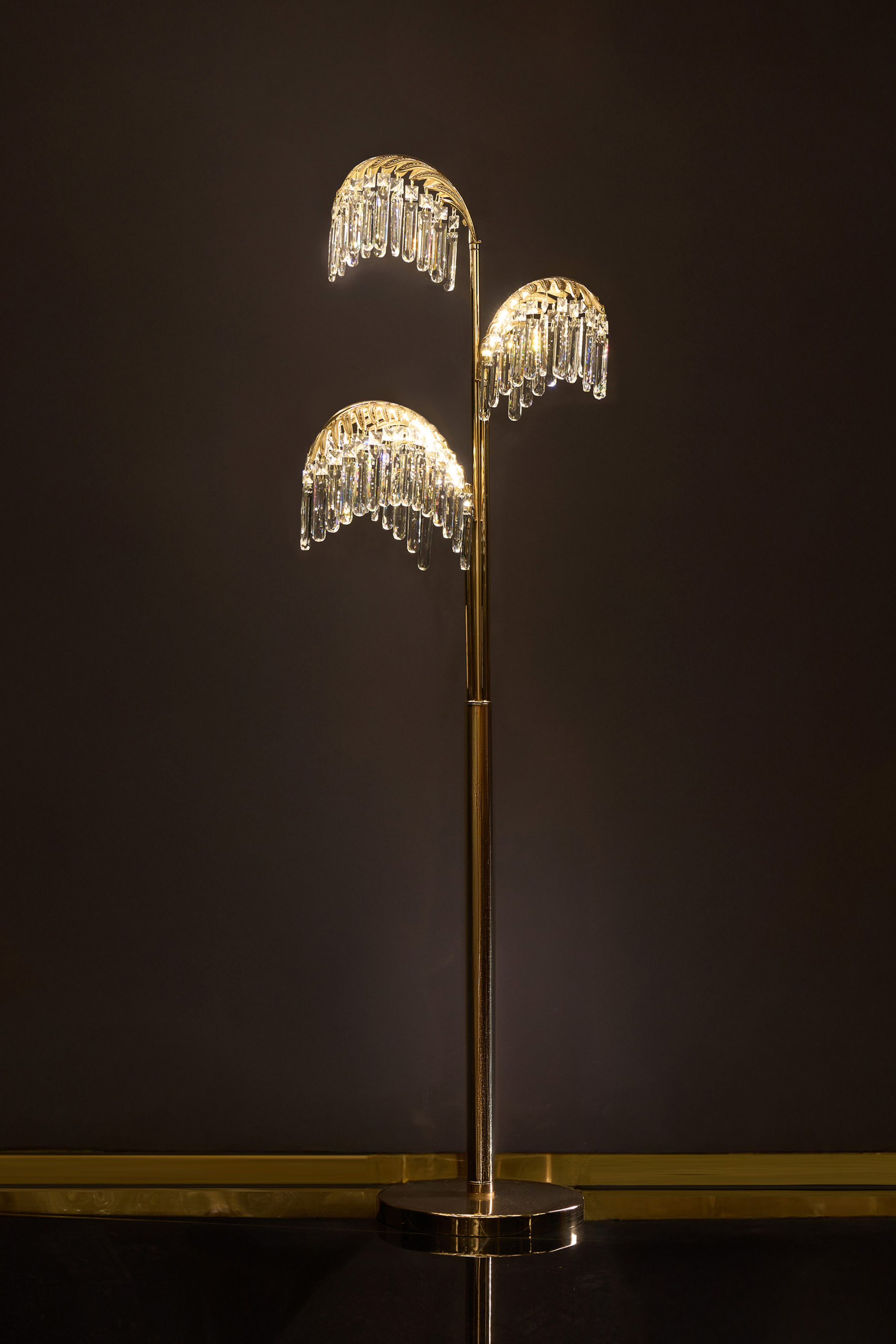 Glamorous Crystal Floor Lamp – Modern Elegance for Luxury Interiors