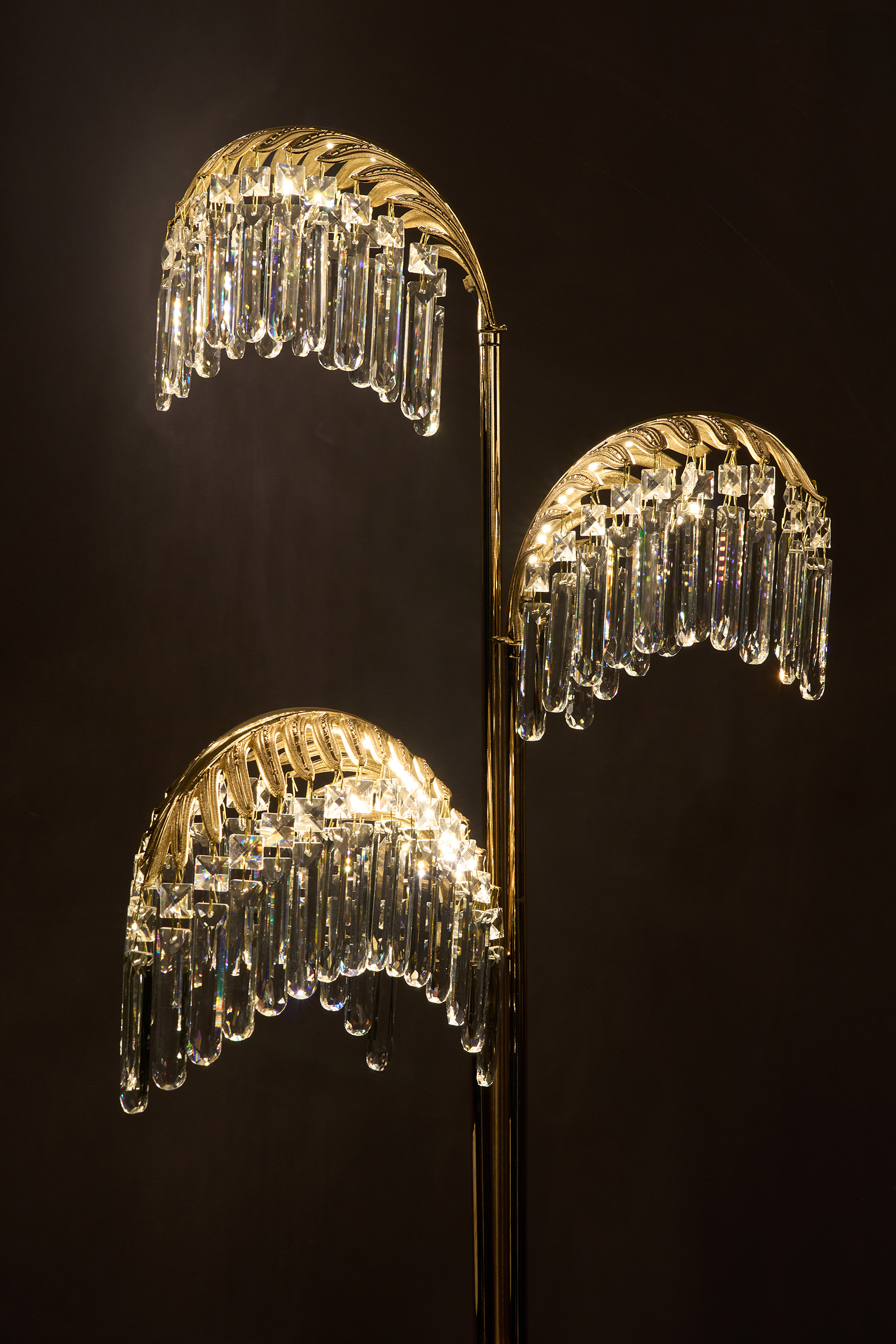Glamorous Crystal Floor Lamp – Modern Elegance for Luxury Interiors