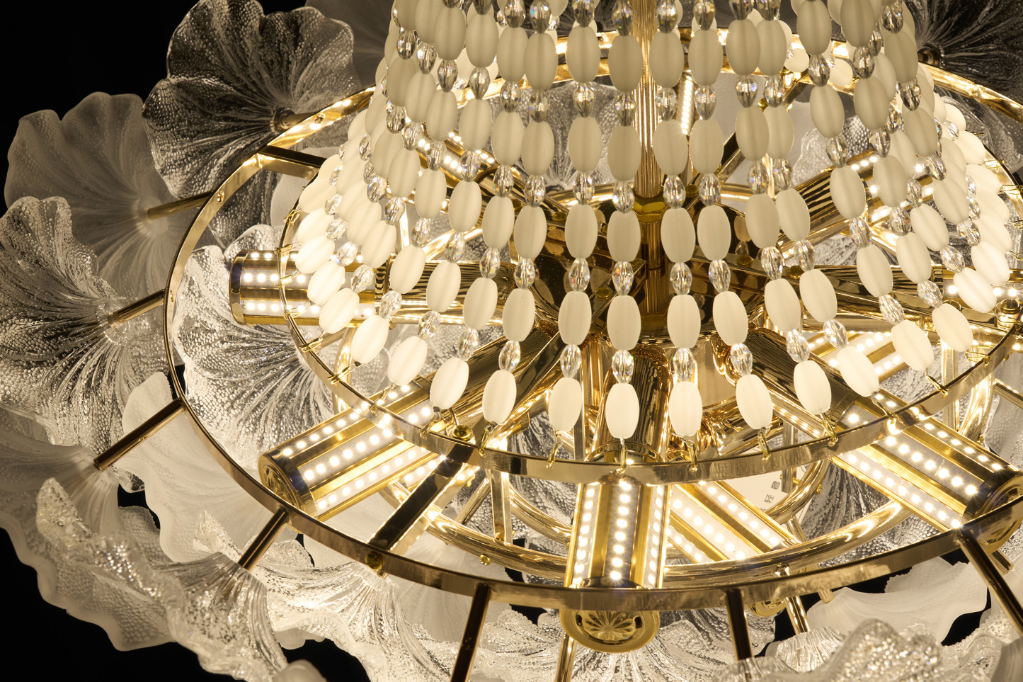 Floral Frosted Crystal Chandelier - Nature-Inspired Elegance for Modern Living