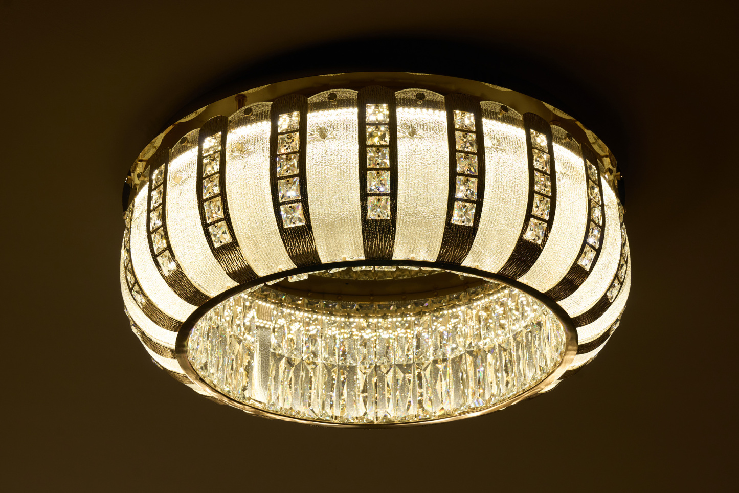 Modern Luxury Crystal Ceiling Light – A Masterpiece of Elegance