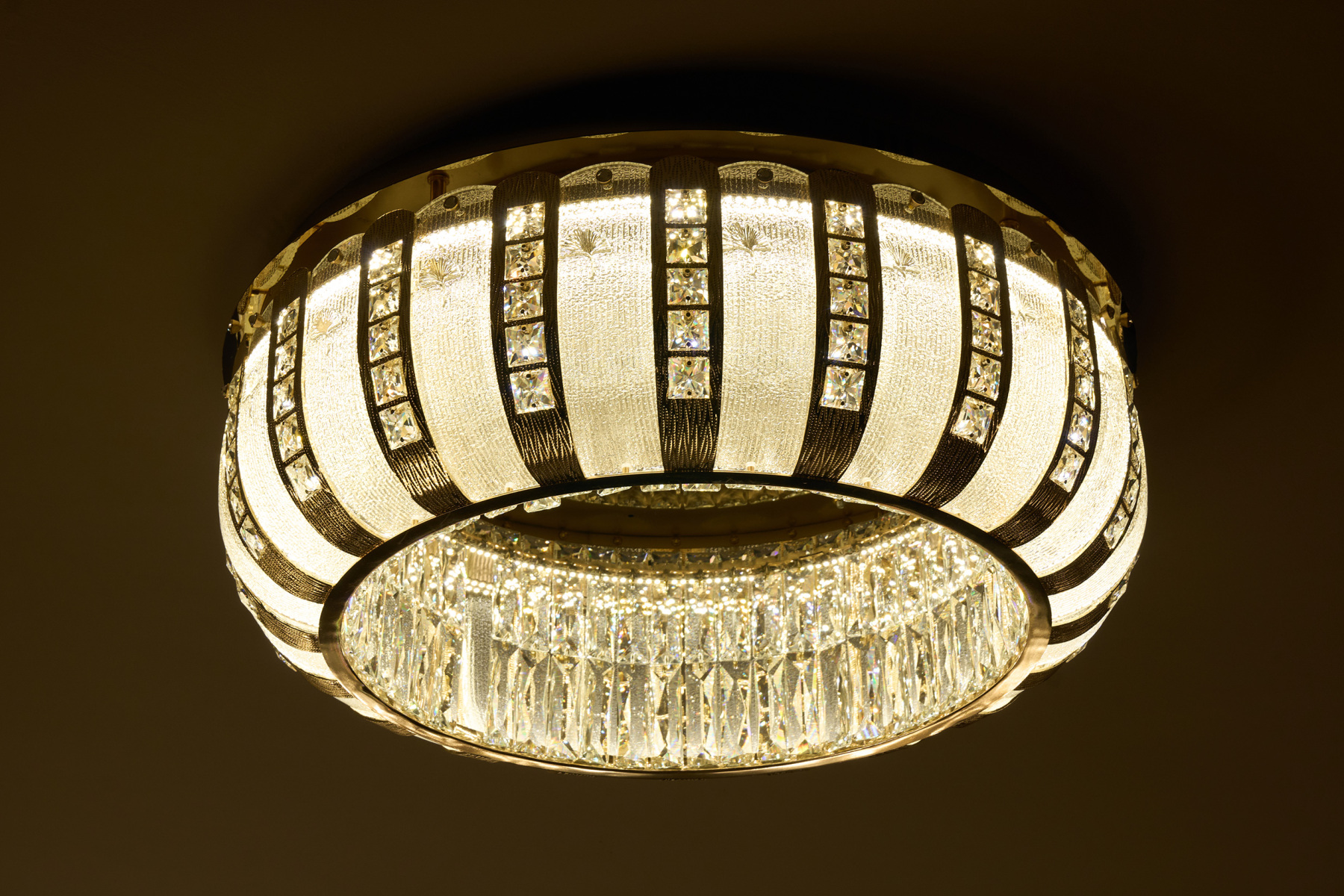 Modern Luxury Crystal Ceiling Light – A Masterpiece of Elegance