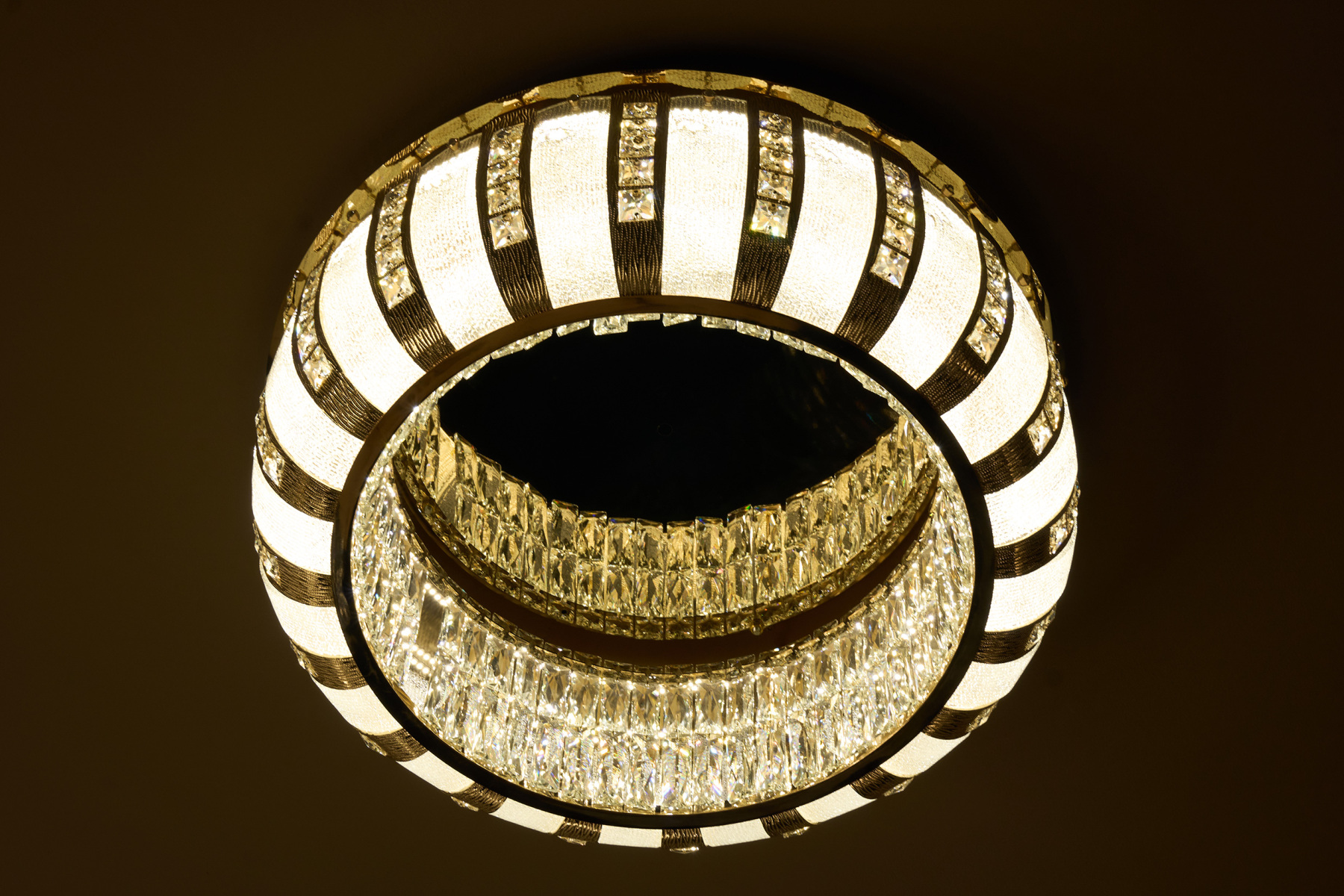Modern Luxury Crystal Ceiling Light – A Masterpiece of Elegance