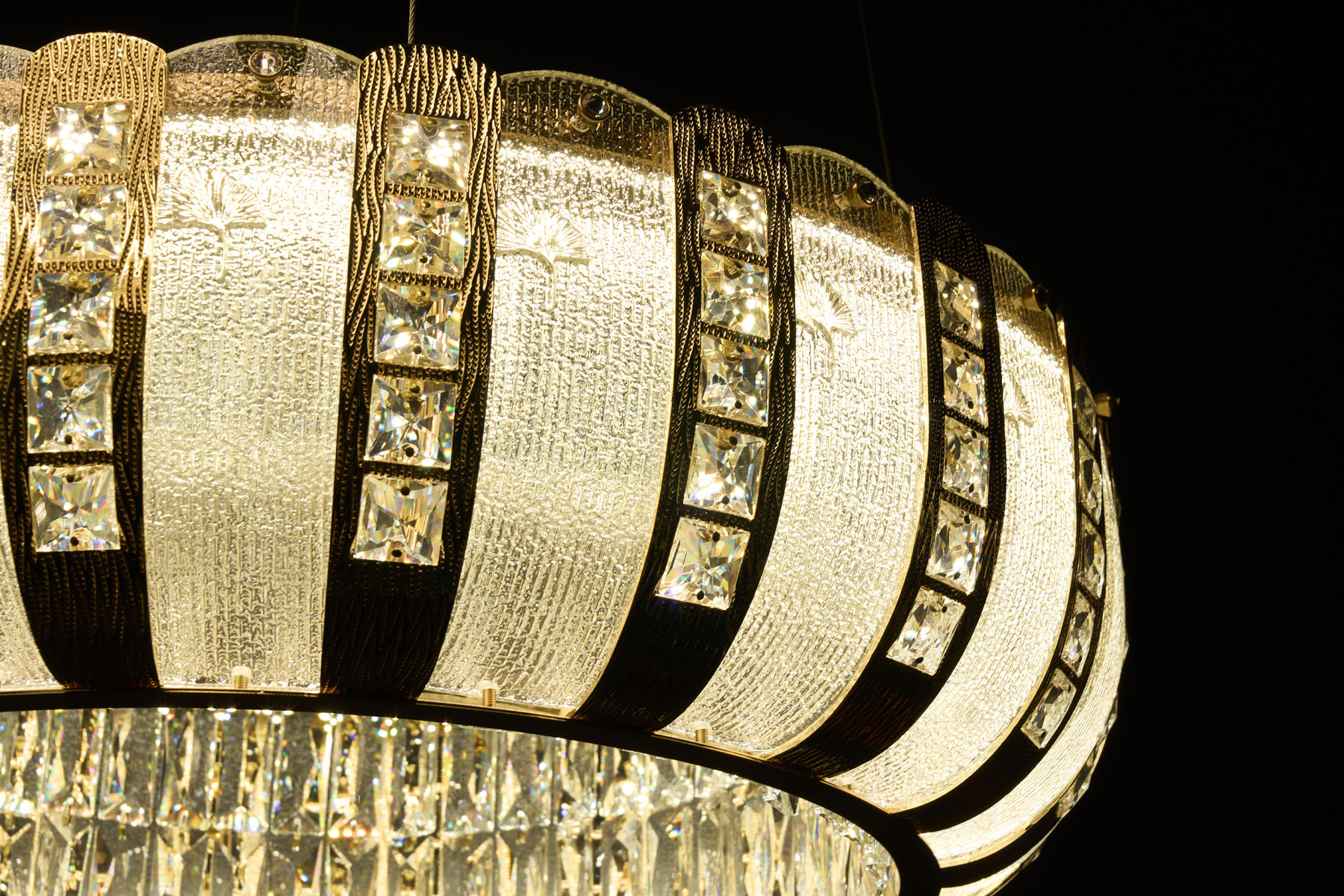 Modern Luxury Crystal Ceiling Light – A Masterpiece of Elegance