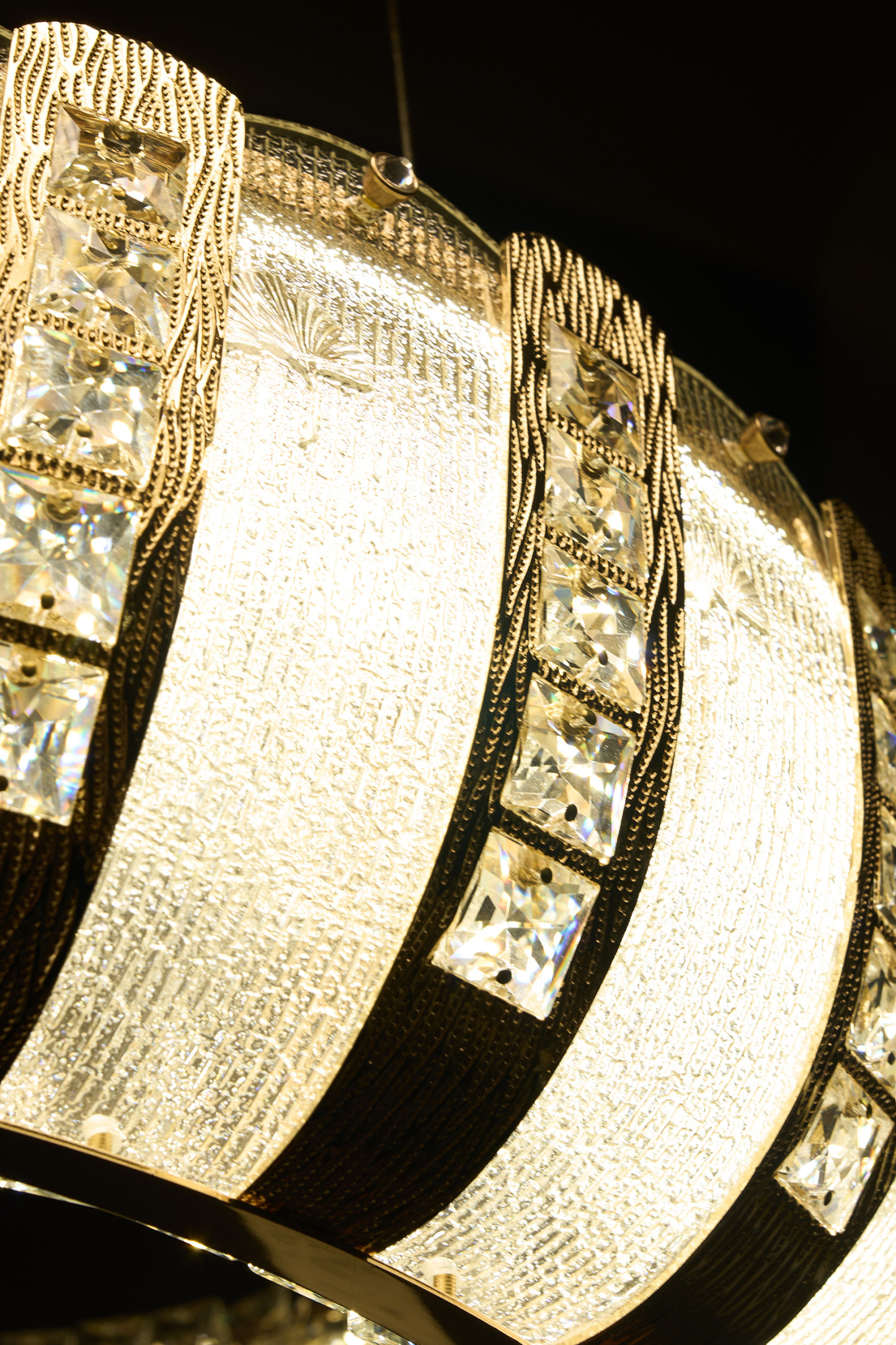 Modern Luxury Crystal Ceiling Light – A Masterpiece of Elegance