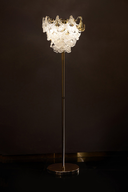 Modern Crystal Floor Lamp – A Statement of Elegance and Functionality