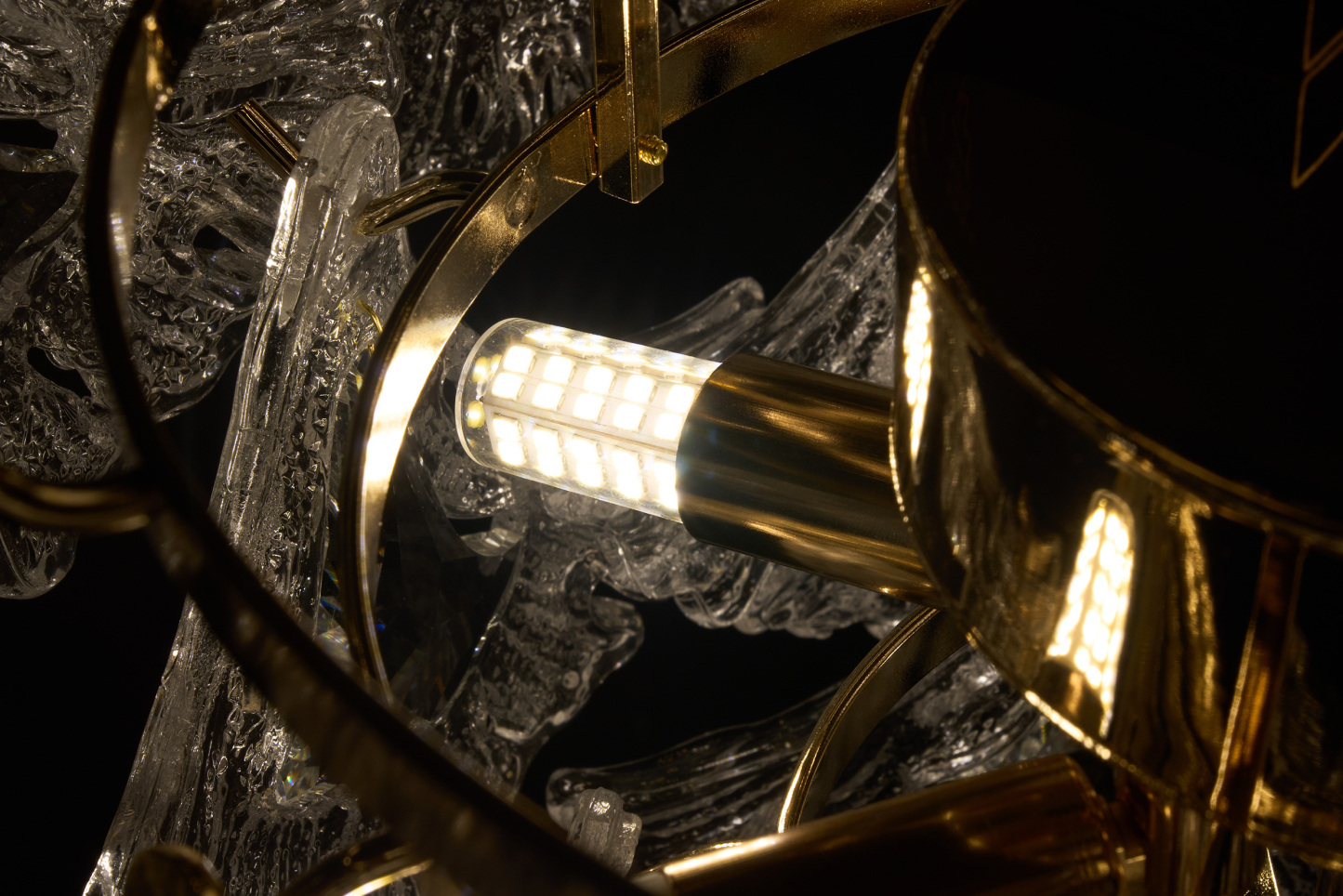 Modern Crystal Floor Lamp – A Statement of Elegance and Functionality