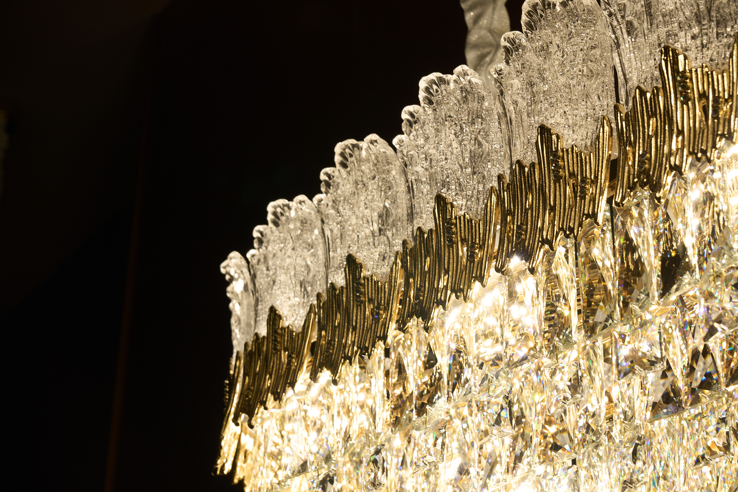 Luxurious Cascading Crystal Chandelier – A Masterpiece of Modern Elegance