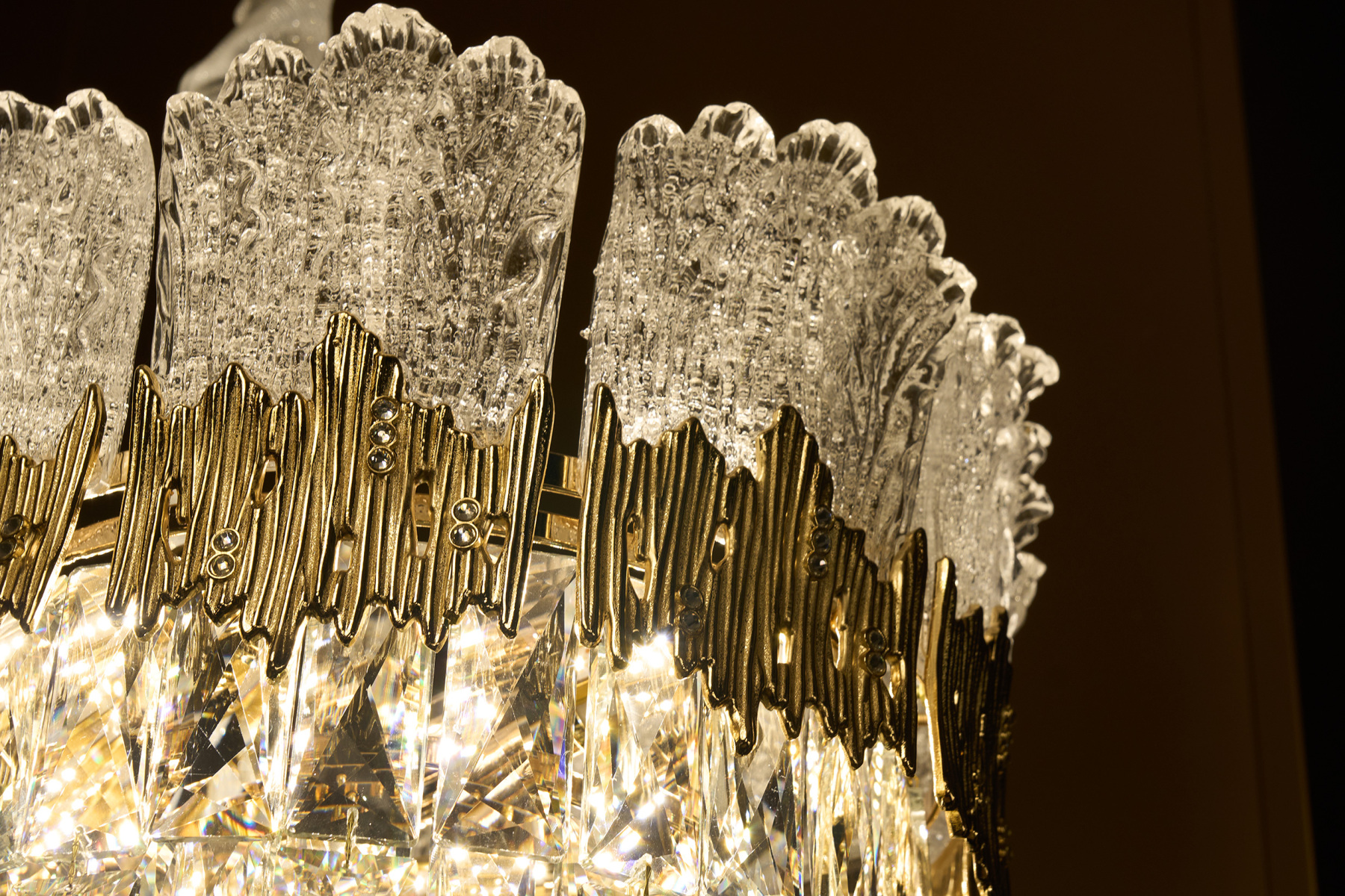 Luxurious Cascading Crystal Chandelier – A Masterpiece of Modern Elegance