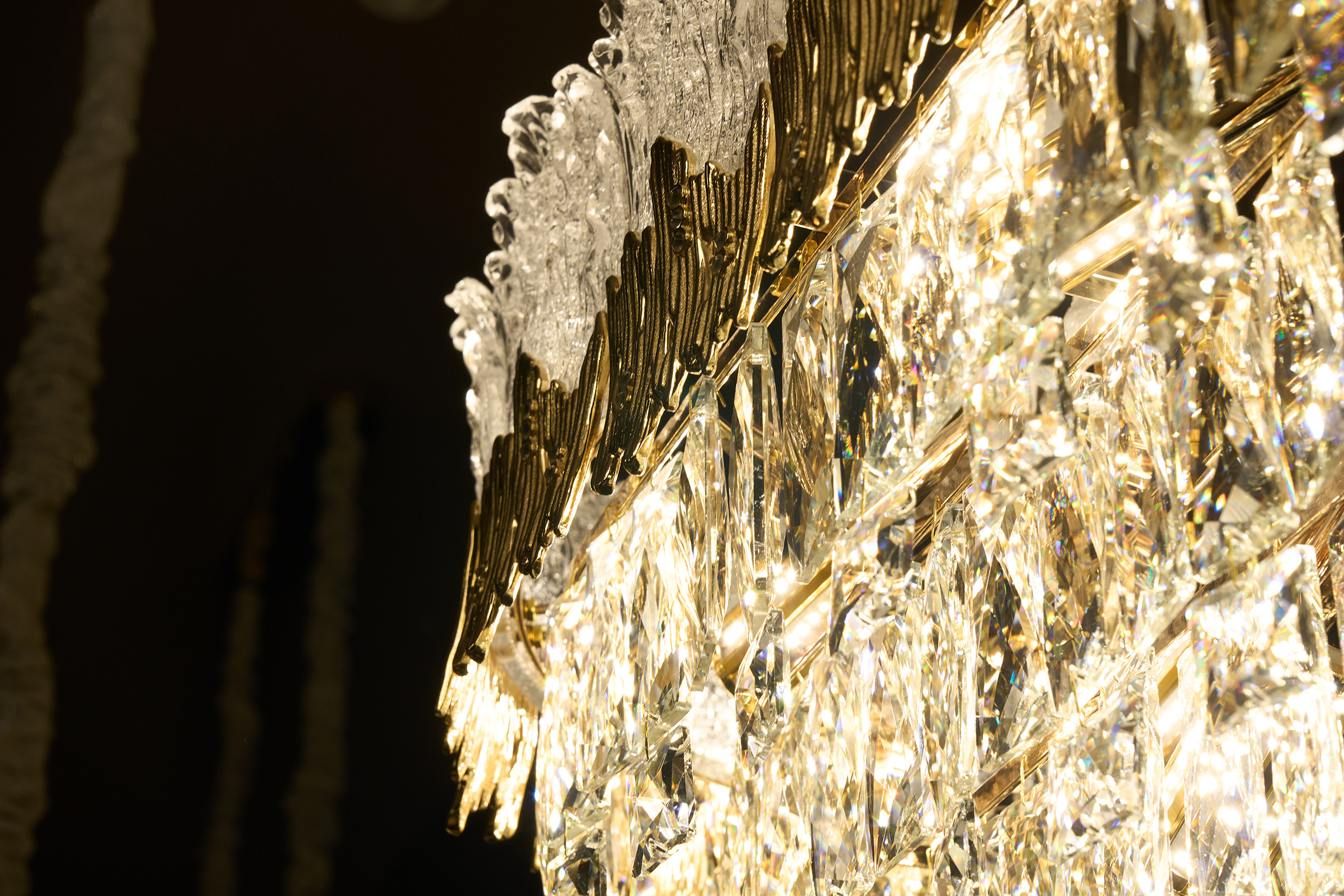 Luxurious Cascading Crystal Chandelier – A Masterpiece of Modern Elegance