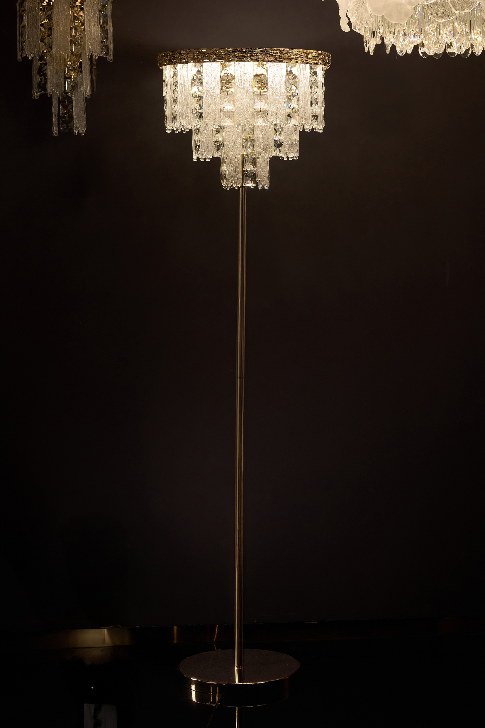 Luxurious Crystal Floor Lamp – A Statement Piece for Modern Interiors