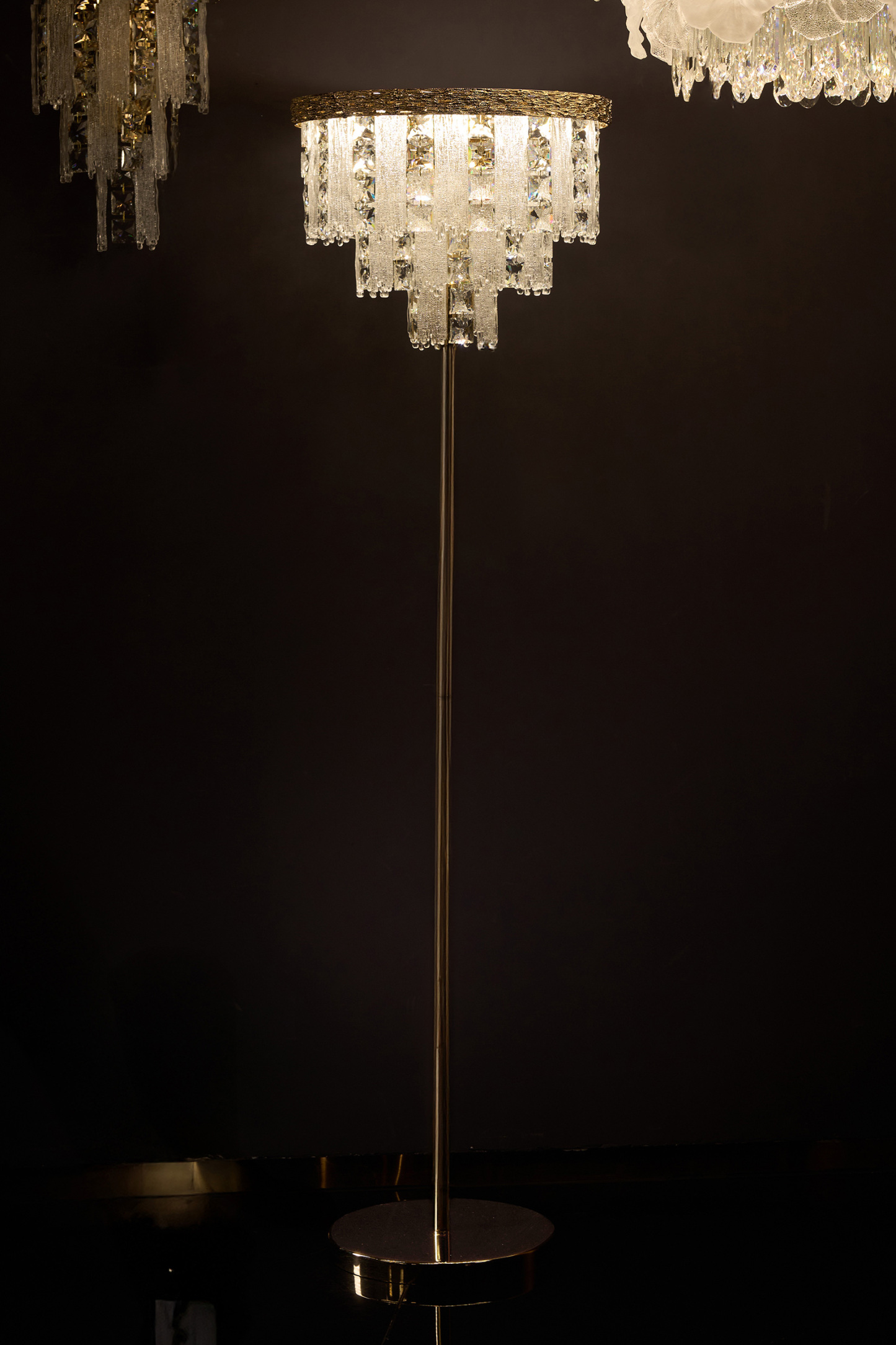 Luxurious Crystal Floor Lamp – A Statement Piece for Modern Interiors