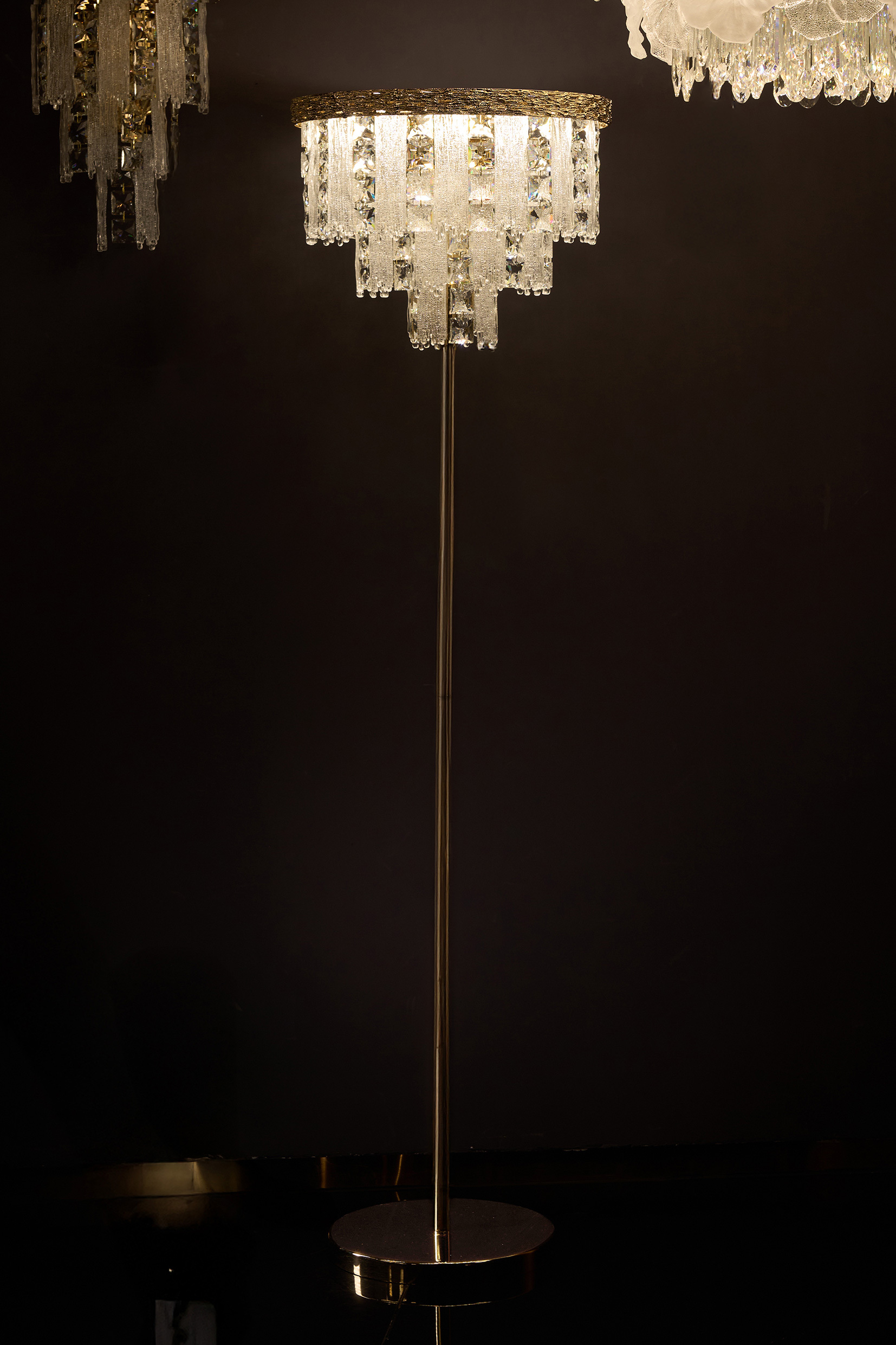 Luxurious Crystal Floor Lamp – A Statement Piece for Modern Interiors