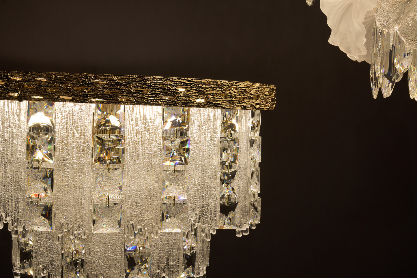 Luxurious Crystal Floor Lamp – A Statement Piece for Modern Interiors