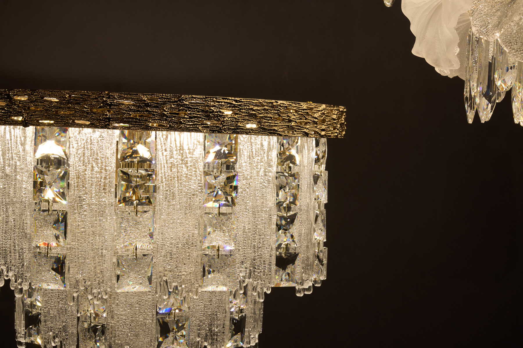 Luxurious Crystal Floor Lamp – A Statement Piece for Modern Interiors