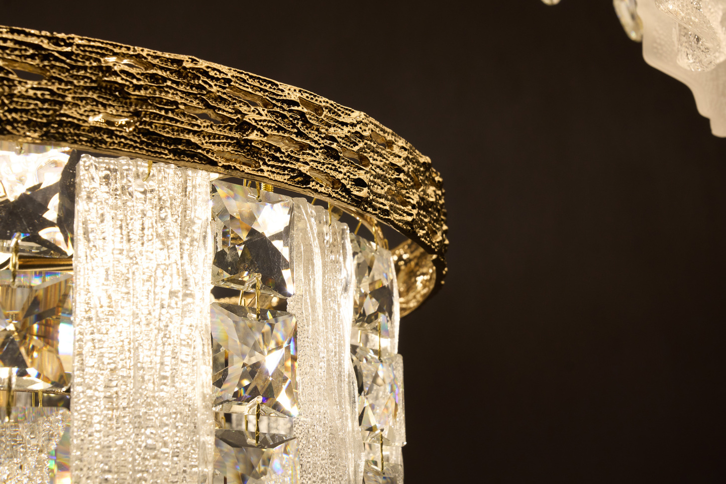 Luxurious Crystal Floor Lamp – A Statement Piece for Modern Interiors