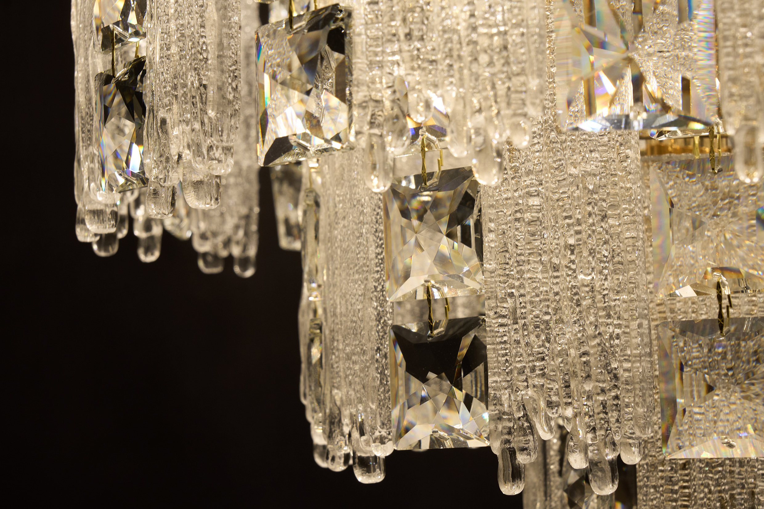 Luxurious Crystal Floor Lamp – A Statement Piece for Modern Interiors