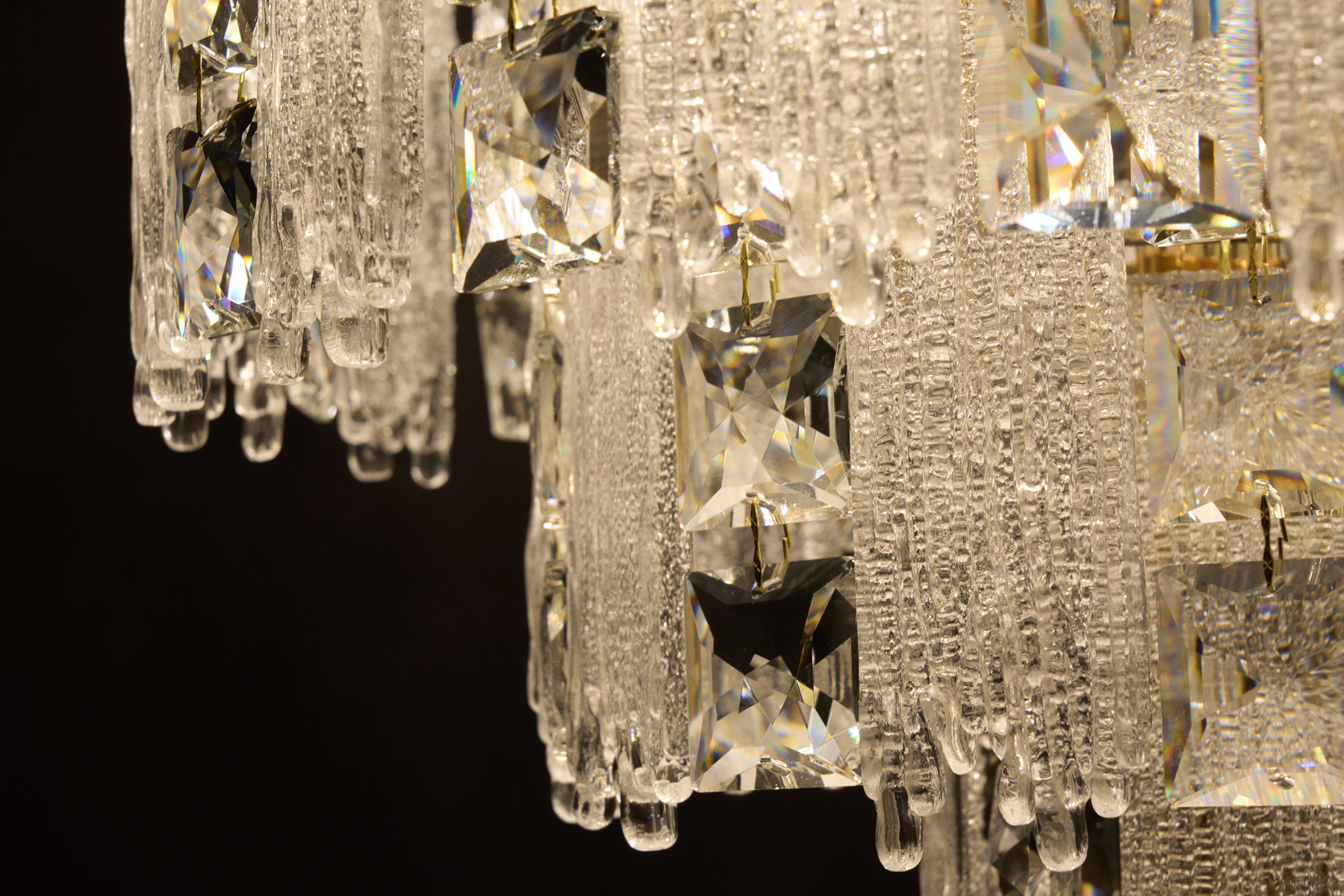 Luxurious Crystal Floor Lamp – A Statement Piece for Modern Interiors