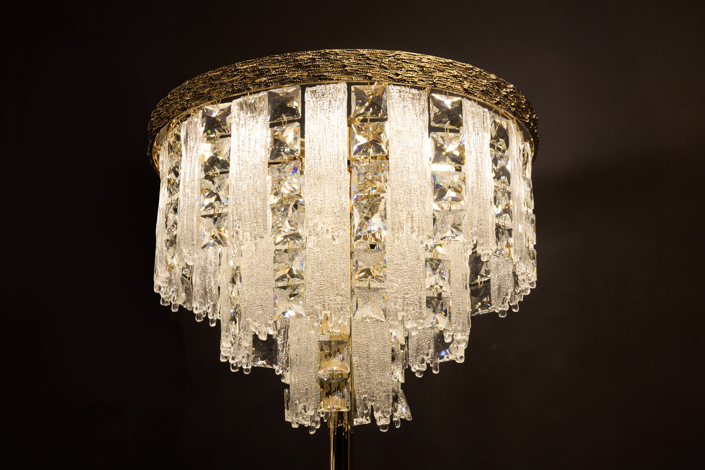 Luxurious Crystal Floor Lamp – A Statement Piece for Modern Interiors