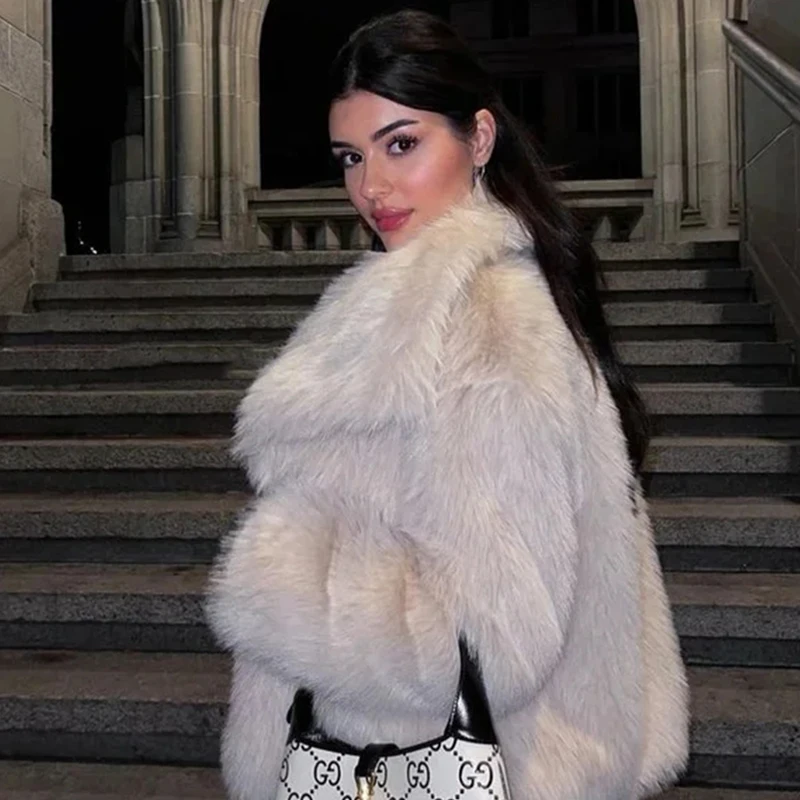 Chic Ins Blogger Brand Fashion Fake Fox Fur Jacket Coat Women Winter Luxury Design Big Collar Fur Coats Cool Girls Overcoat