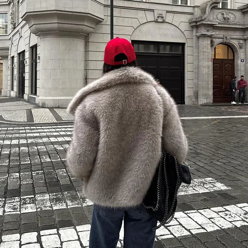 Winter Iconic Blogger Fashion Fluffy Square Collar Faux Fur Coat Women Ins Hot Chic Girls Fox Fur Jacket Outerwear