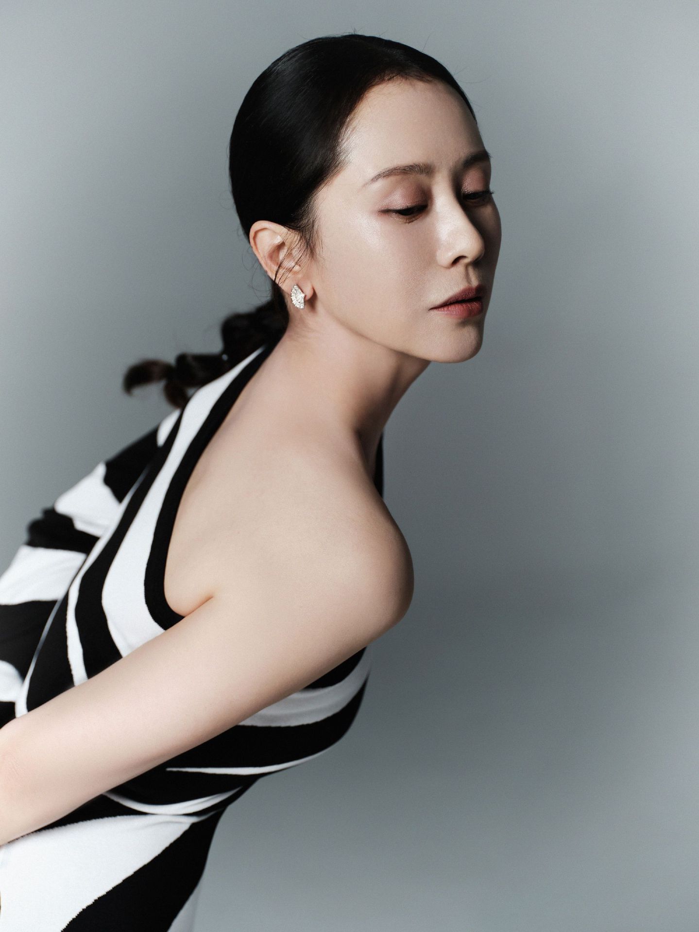 Autumn Winter Black White Striped Sexy High Slit One Shoulder Dress Simple in Bandage Dress