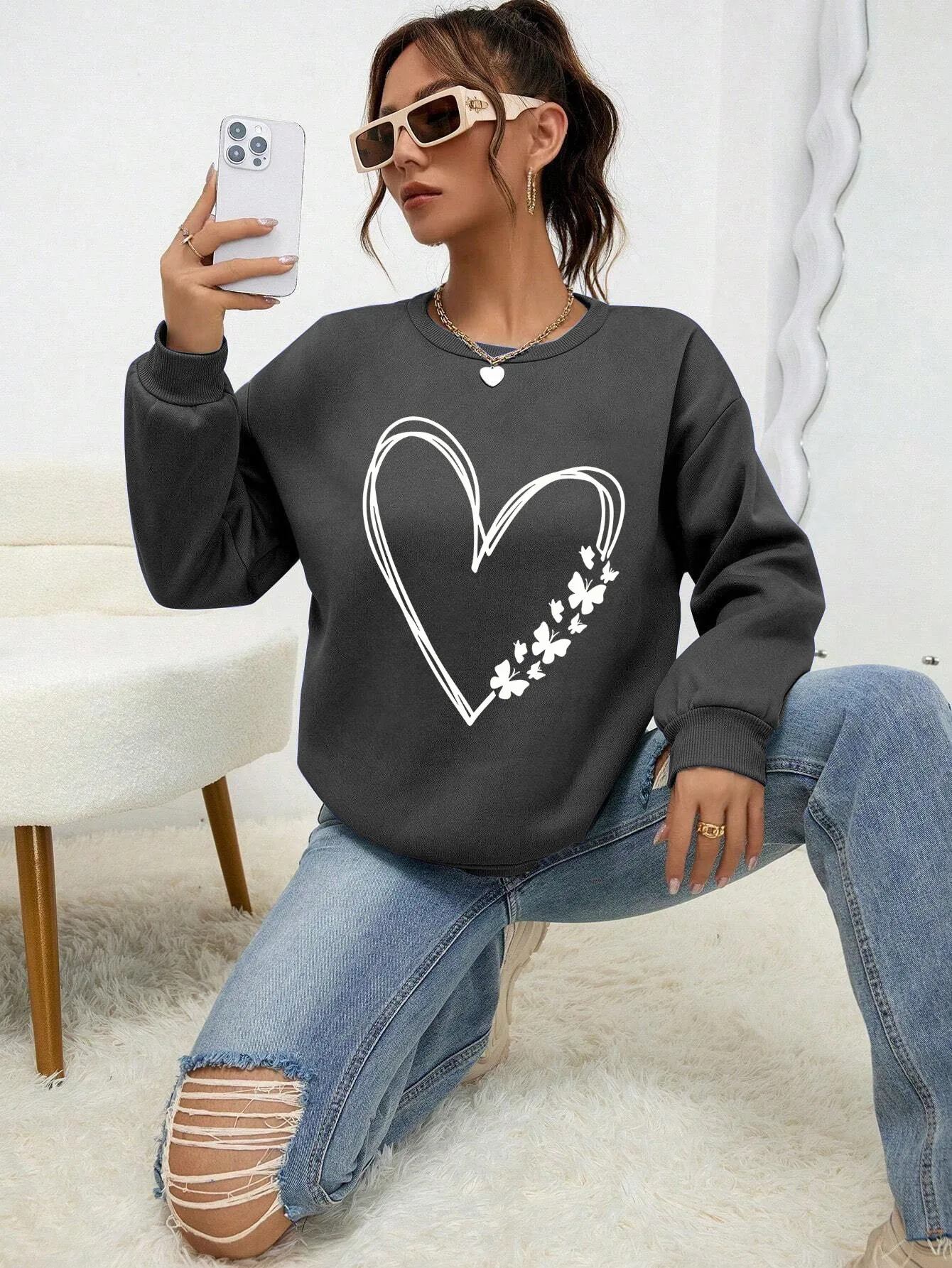 The Great Love At The Edge Of Butterflies Design Sweatshirt Female Fleece Crewneck Hooded Street Autumn Pullover New Sportswear
