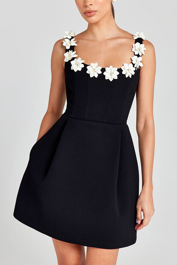 Party outfit, pearl flower decal, square strapless, sexy collar, pocket, elegant mini dress
