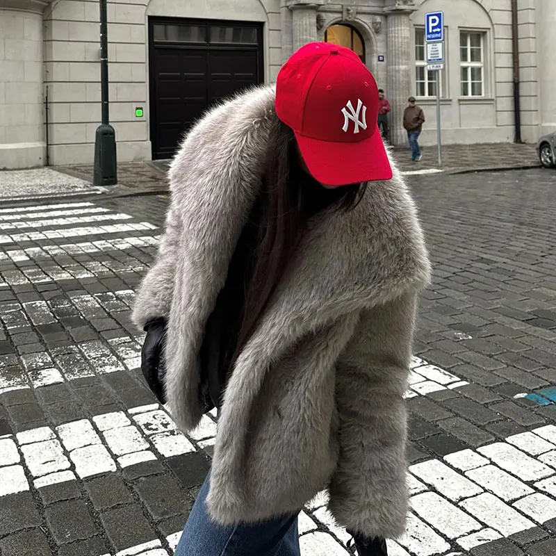 Winter Iconic Blogger Fashion Fluffy Square Collar Faux Fur Coat Women Ins Hot Chic Girls Fox Fur Jacket Outerwear