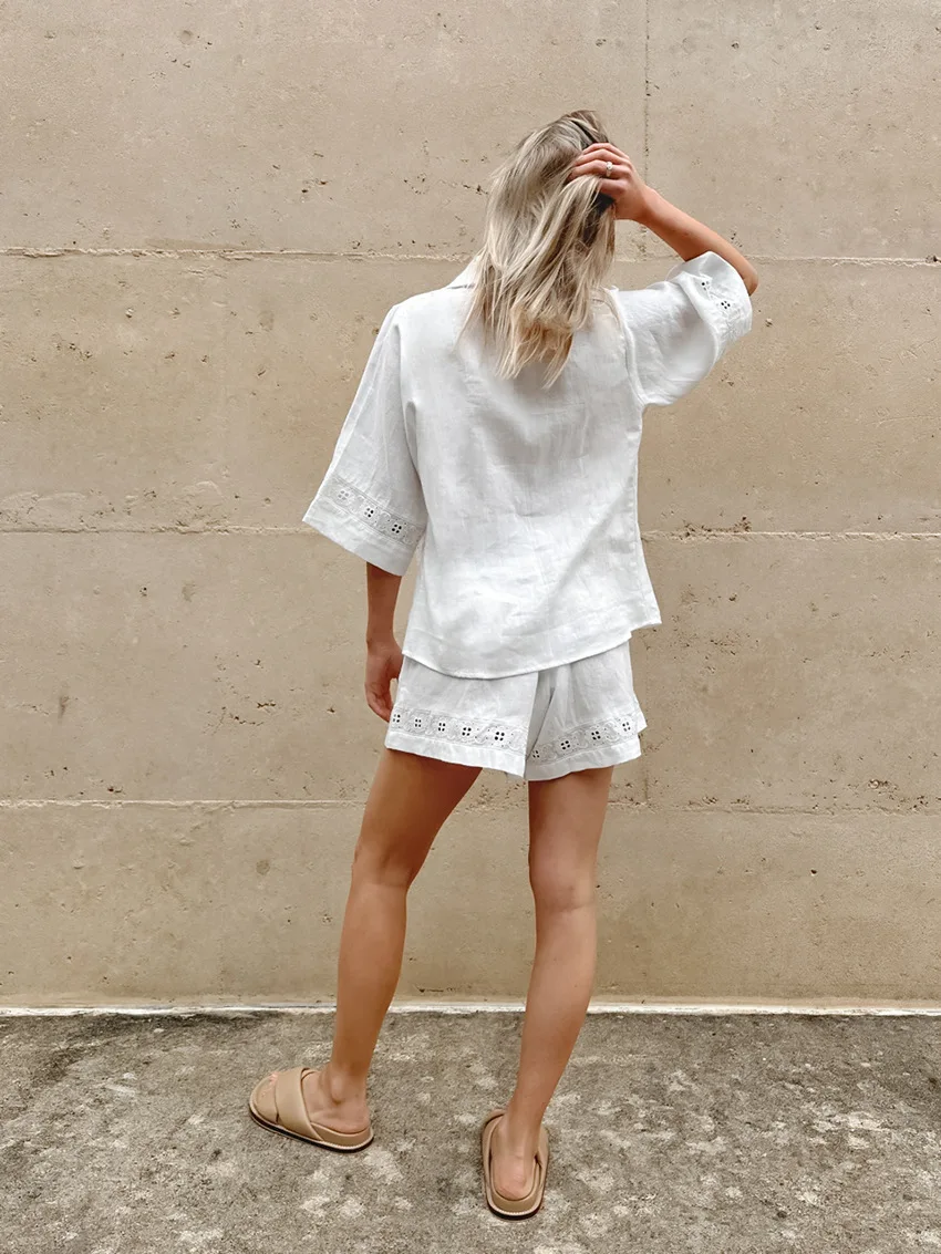 Fashion White Cotton Linen Hollow Out Lace Up Top And Short Pants Suit Women's Loose Top Casual Splice Sets Lady Summer