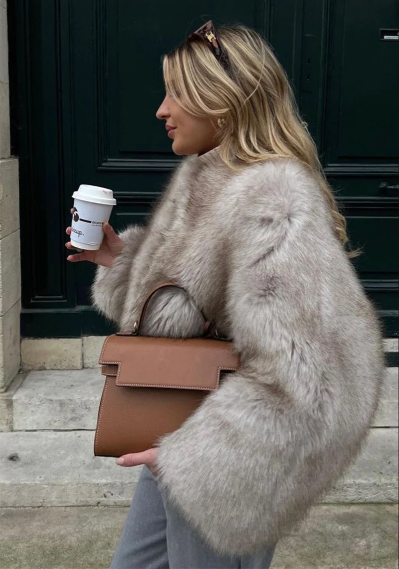 Iconic Street Fashion Week Luxury Brand Gardient Cropped Faux Fur Coat Women Winter Hot Cool Girls Fluffy Short Fur Jacket
