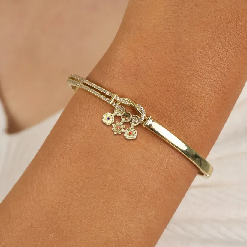 Personalized 1-12 Birthflowers Gift For Grandmom Knot | Wear Her Story on Her Wrist