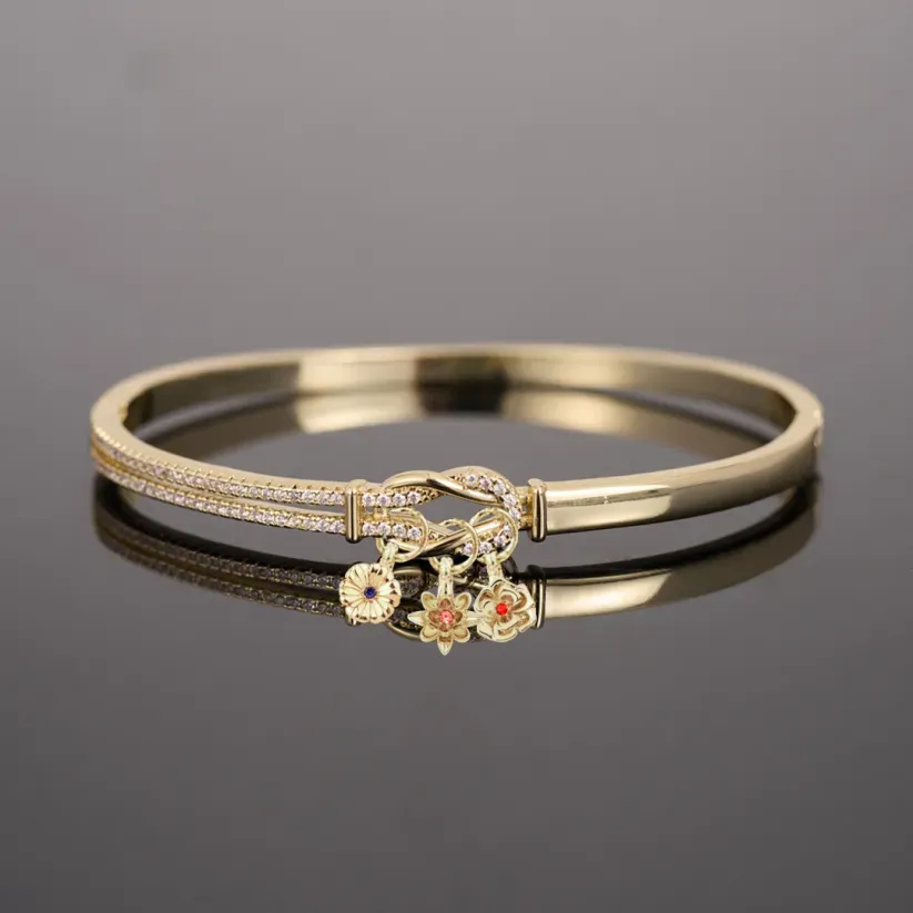 Personalized 1-12 Birthflowers Gift For Grandmom Knot | Wear Her Story on Her Wrist