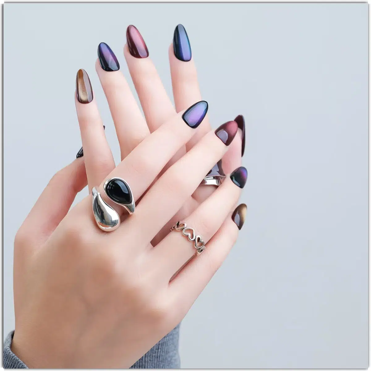 Liquid Hologlam Press-On Nails | Short Coffin Shape | Medium Almond Shape |Iridescent Magnetic Cat Eye Effect| Handcrafted press-on nails