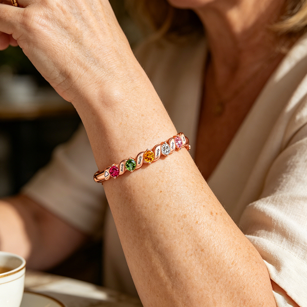 The Family Heartstring Bracelet : Personalized Gift for Mom & Grandma